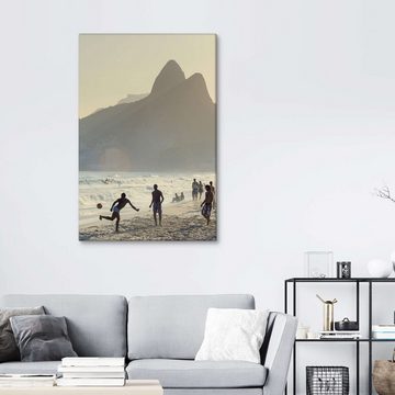 Posterlounge Leinwandbild Alex Robinson, Fußball am Strand von Ipanema, Brasilien, Wohnzimmer Maritim Fotografie