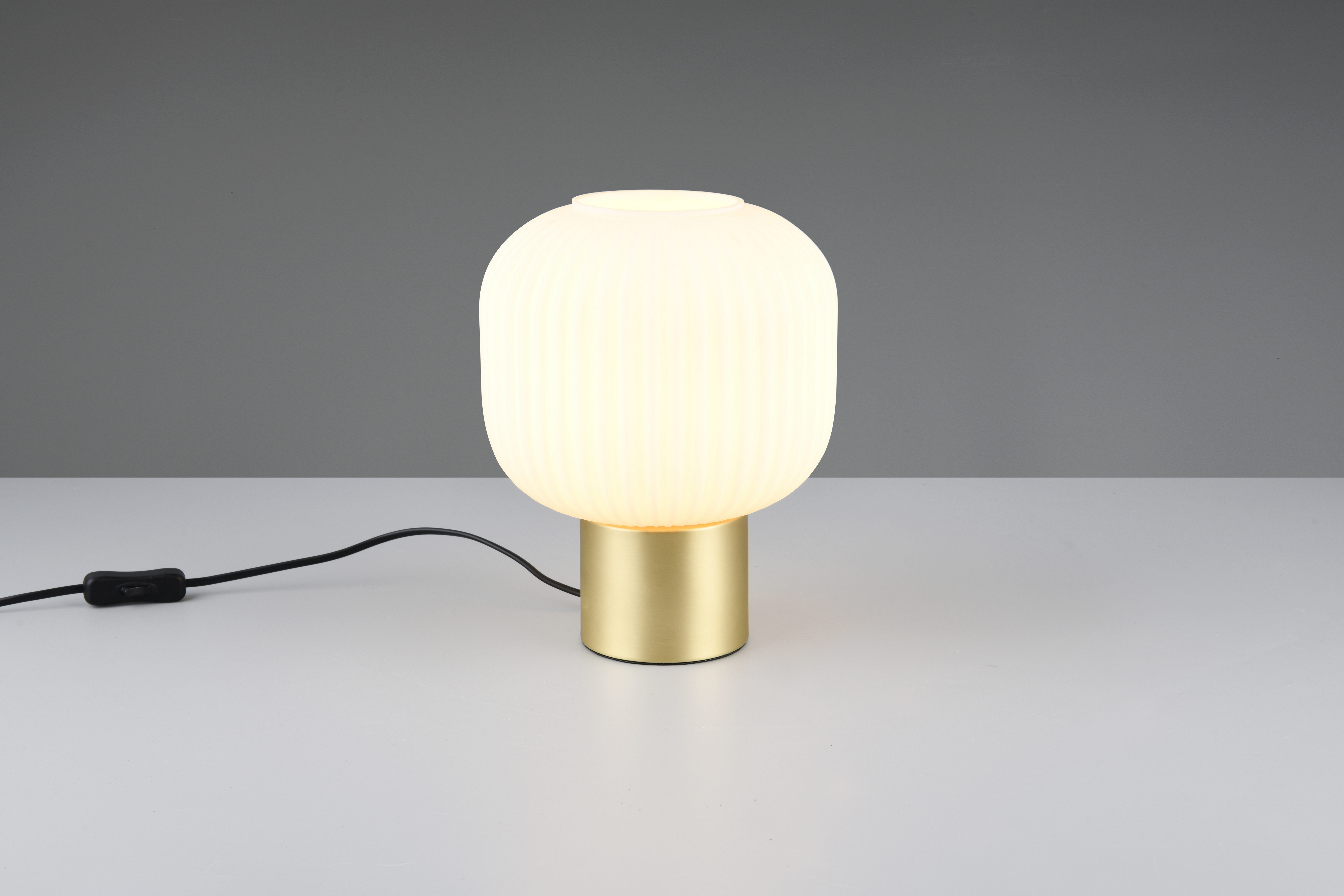 TRIO Leuchten Schreibtischlampe DIVA, E27 Tischleuchte mit Glasschirm Ø 20cm, exkl 1xE27 max 40W, Leuchtmittel wechselbar, warmweiß - kaltweiß, Schnurschalter 150cm Kabel Höhe 26cm Nachttischlampe Kommode Sideboard