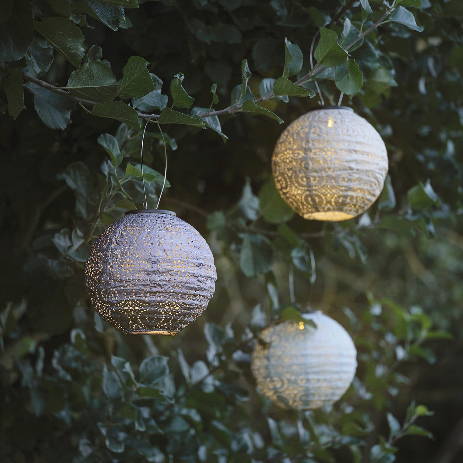 Lights4fun LED Laterne 3er Set Scandi Tyvek Solar-Lampions in Flieder, Blau & Cremeweiß