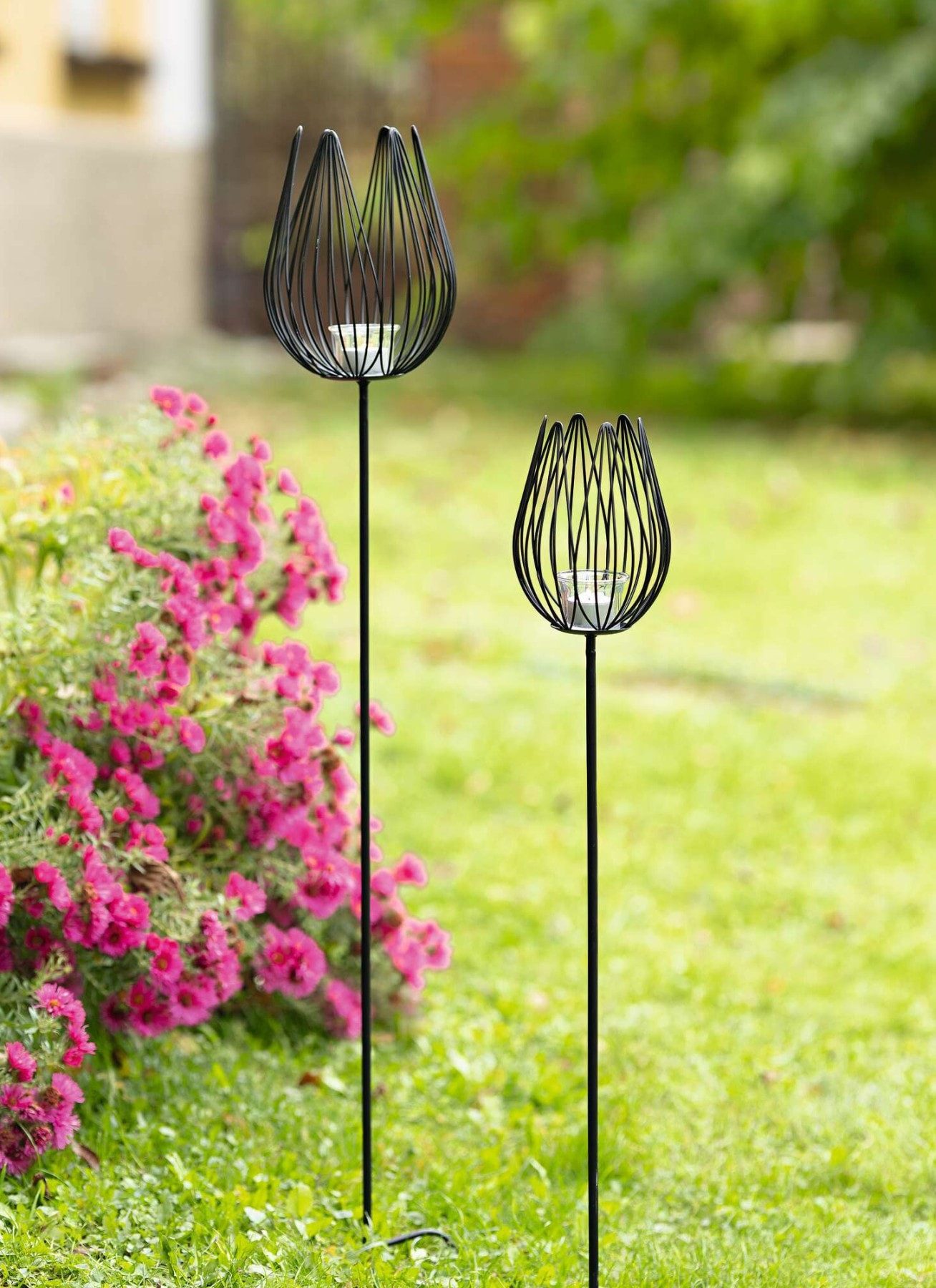 Dekoleidenschaft Gartenstecker "Blüte" aus Metall schwarz, mit Windlicht, Teelichthalter, Dekostecker (2-St., im Set) Blumenstecker mit Glaswindlicht, Metallstecker, Gartendeko für Draußen