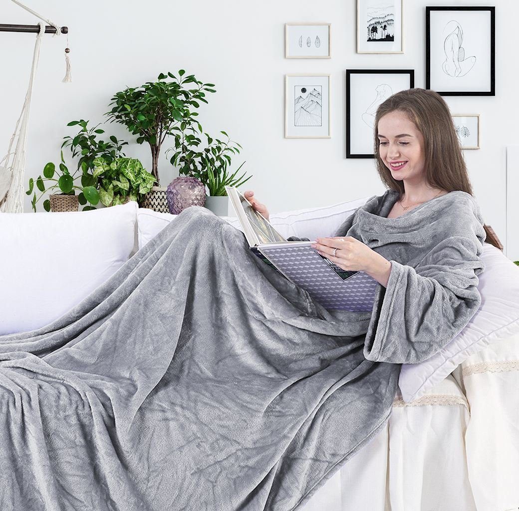 Tagesdecke Ärmeldecke Lazy - TV Blanket mit Ärmeln und aufgenähten Taschen, DecoKing, Tragbare Kuscheldecke steel