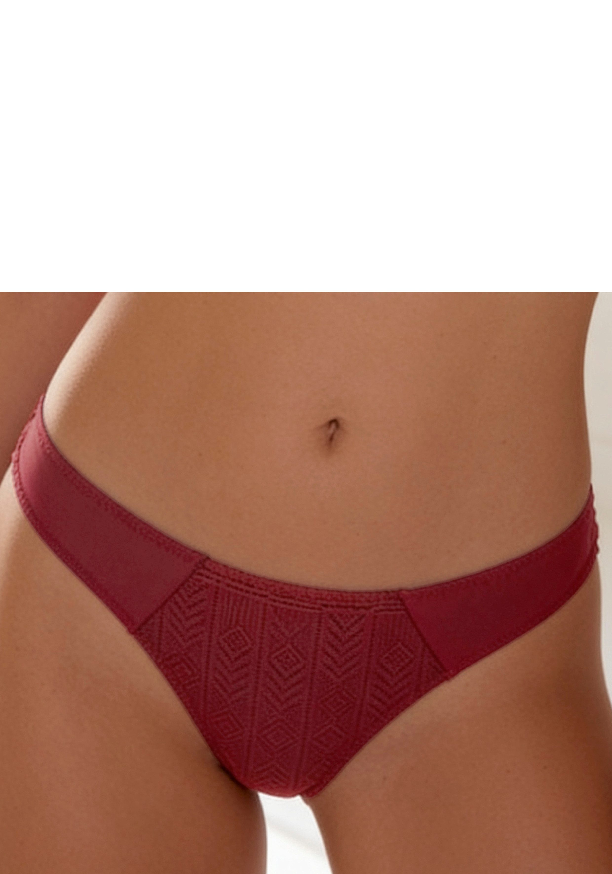 s.Oliver String Fabienne aus feiner, graphischer Spitze