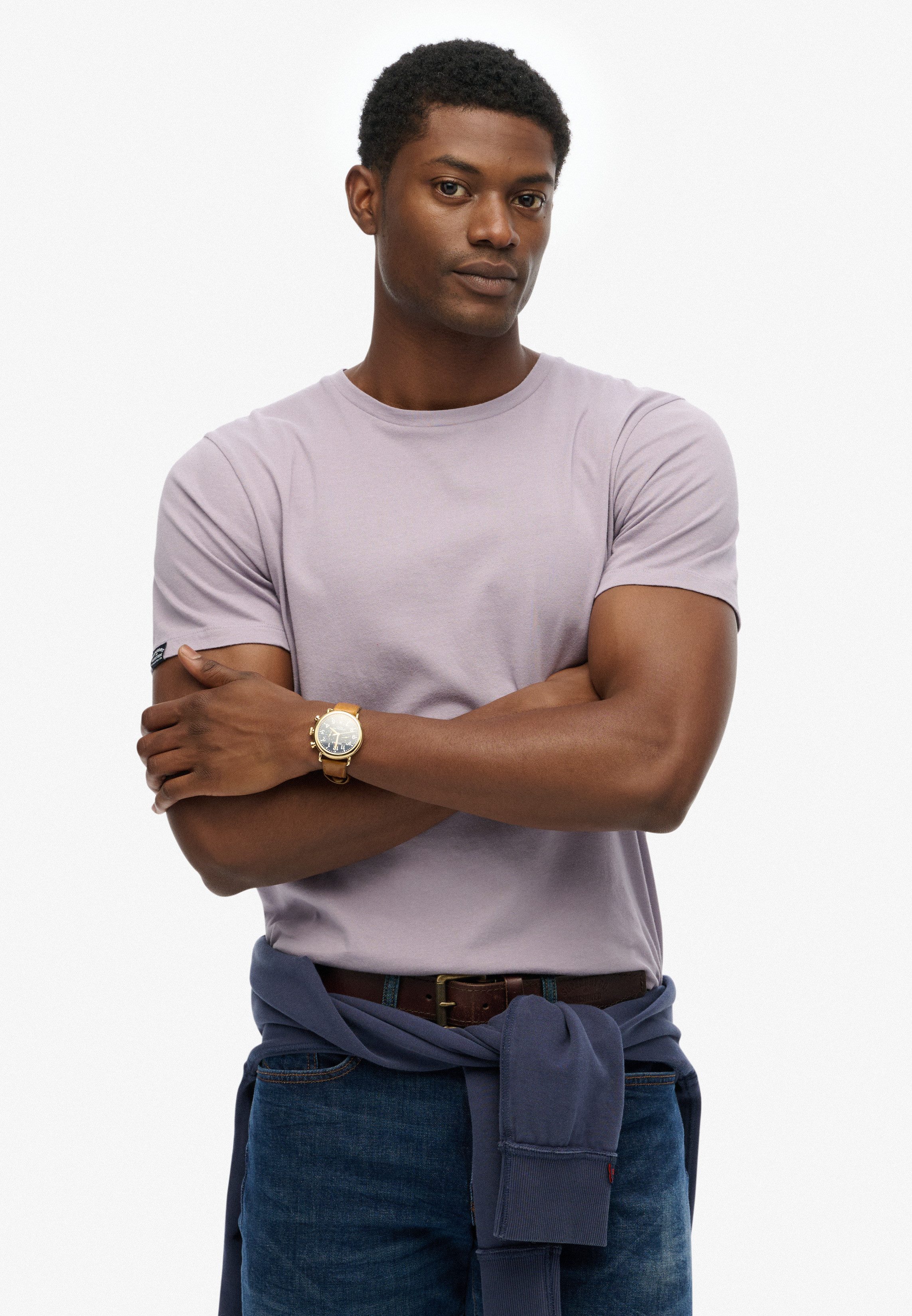 Superdry Rundhalsshirt CLASSIC ESSENTIAL TEE Relaxed Fit, aus Baumwolle und Single Jersey, mit Rundhalsausschnitt
