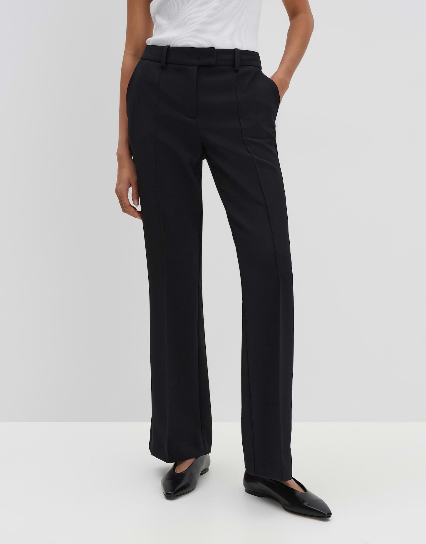 Stoffhose CLEONA mit ausgestelltem Bein
