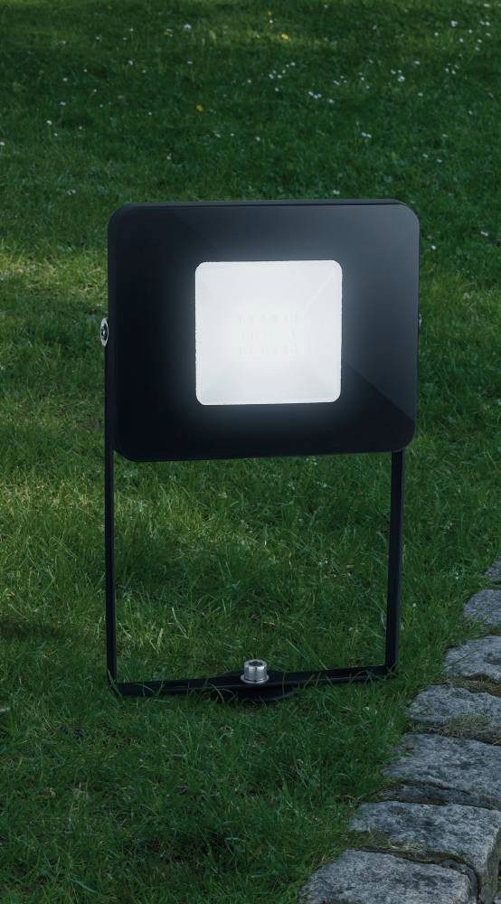 EGLO LED Gartenstrahler FAEDO 4 Außenstrahler, schwarz, inkl. Erdspieß, IP65, Außenbeleuchtung, LED fest integriert, Neutralweiß, Außenlampe, Fluter, Garten, Terasse, Alu, verstellbar, 31x11,5x3,5cm