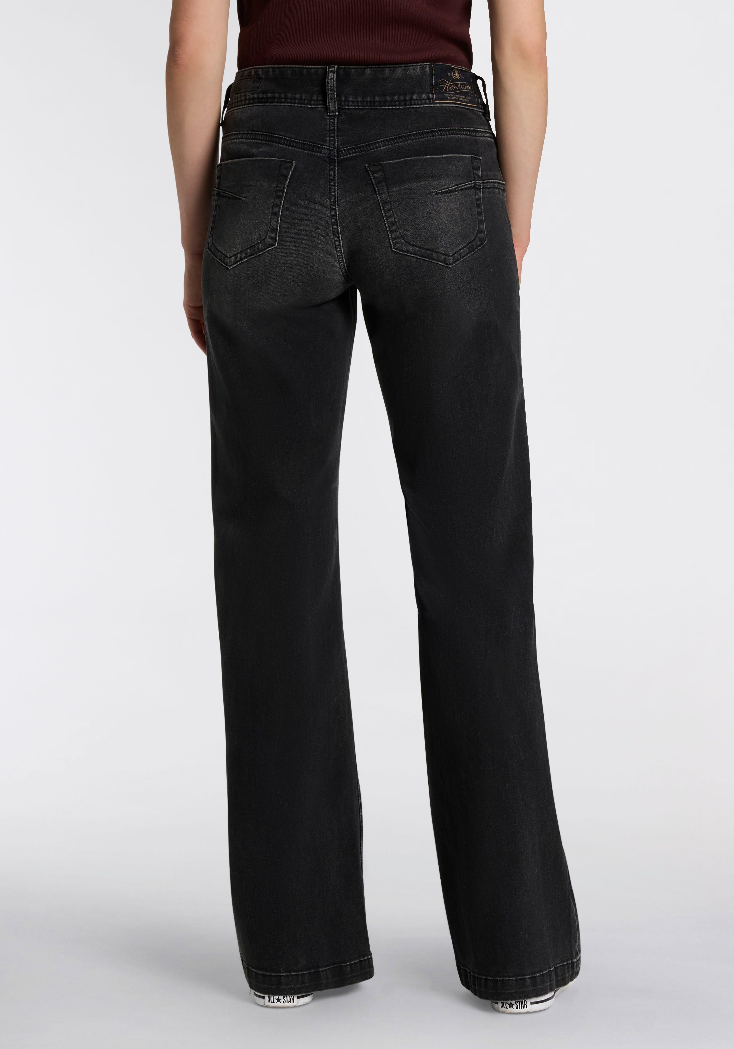 Herrlicher 5-Pocket-Jeans Edna Denim Black Light Flared Fit mit Abnähern günstig online kaufen