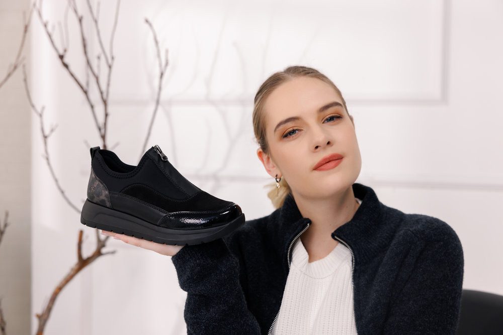 Remonte Plateausneaker Halbschuh, Casual-Sneaker mit Lackdetails günstig online kaufen