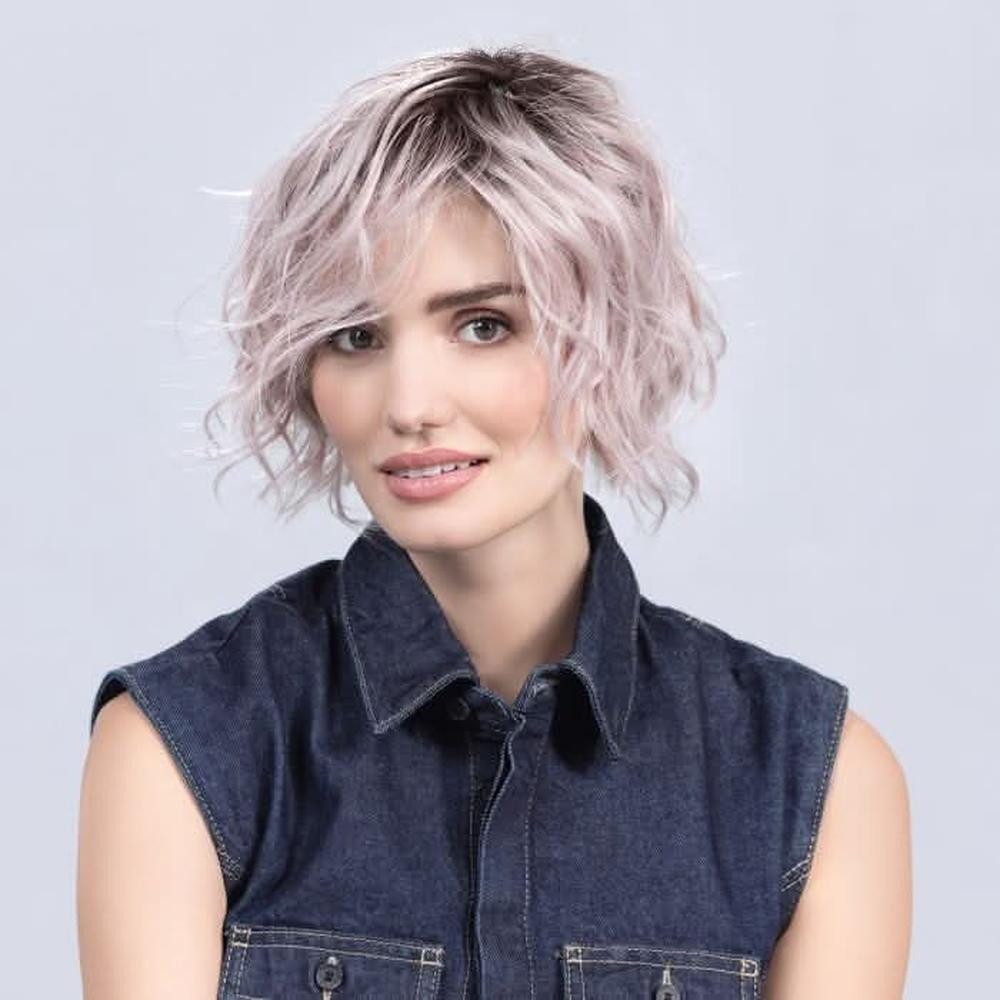 Ellen Wille Kunsthaarperücke Ellen Wille Cookie Mono Part, Kinnlanger Wavy-Bob mit hitzeresistenter Faser und natürlicher Lace Fr