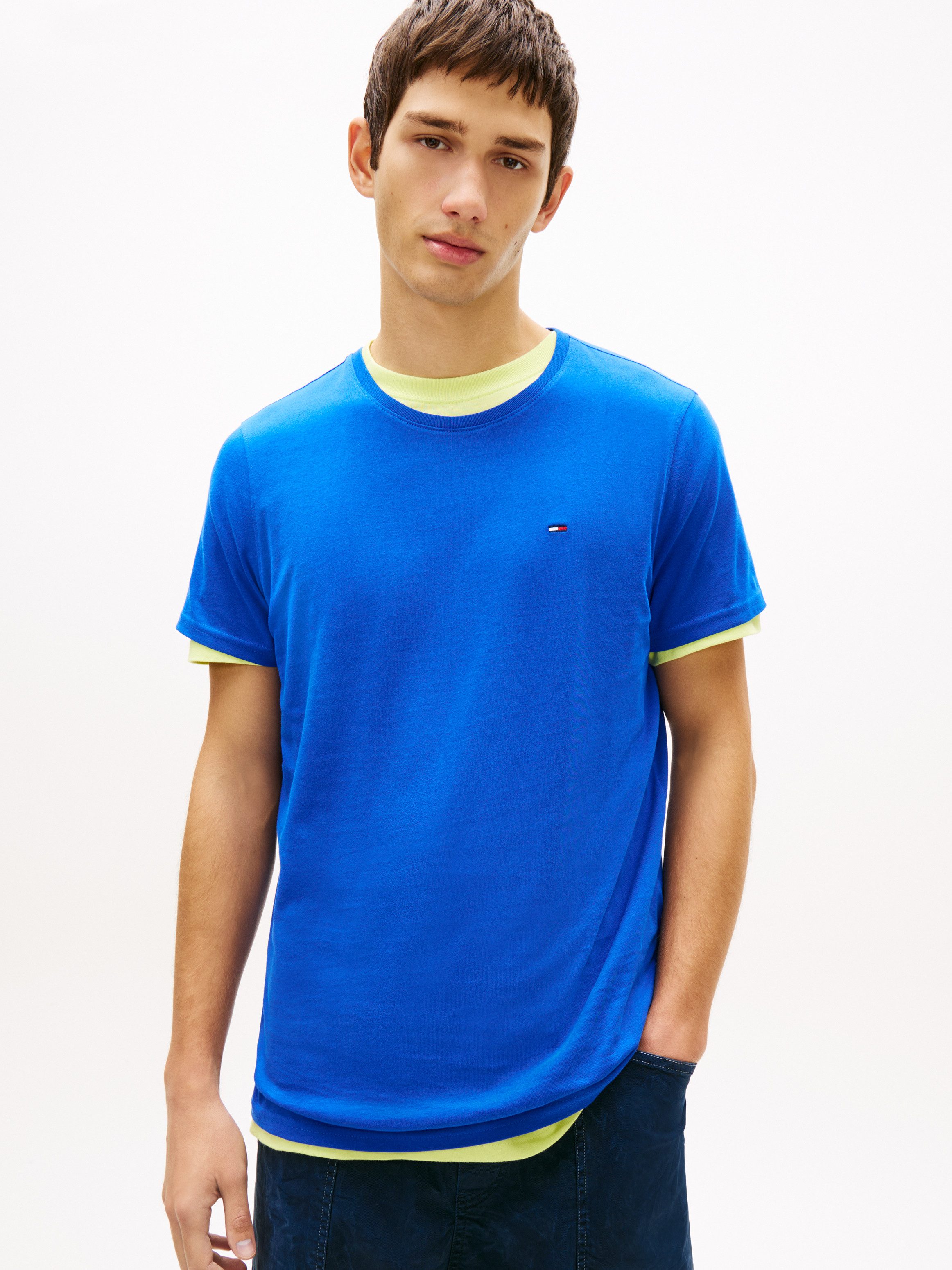 Tommy Jeans T-Shirt TJM ESSENTIAL SOLID TEE mit Rundhalsausschnitt und dezenter Logo-Flag