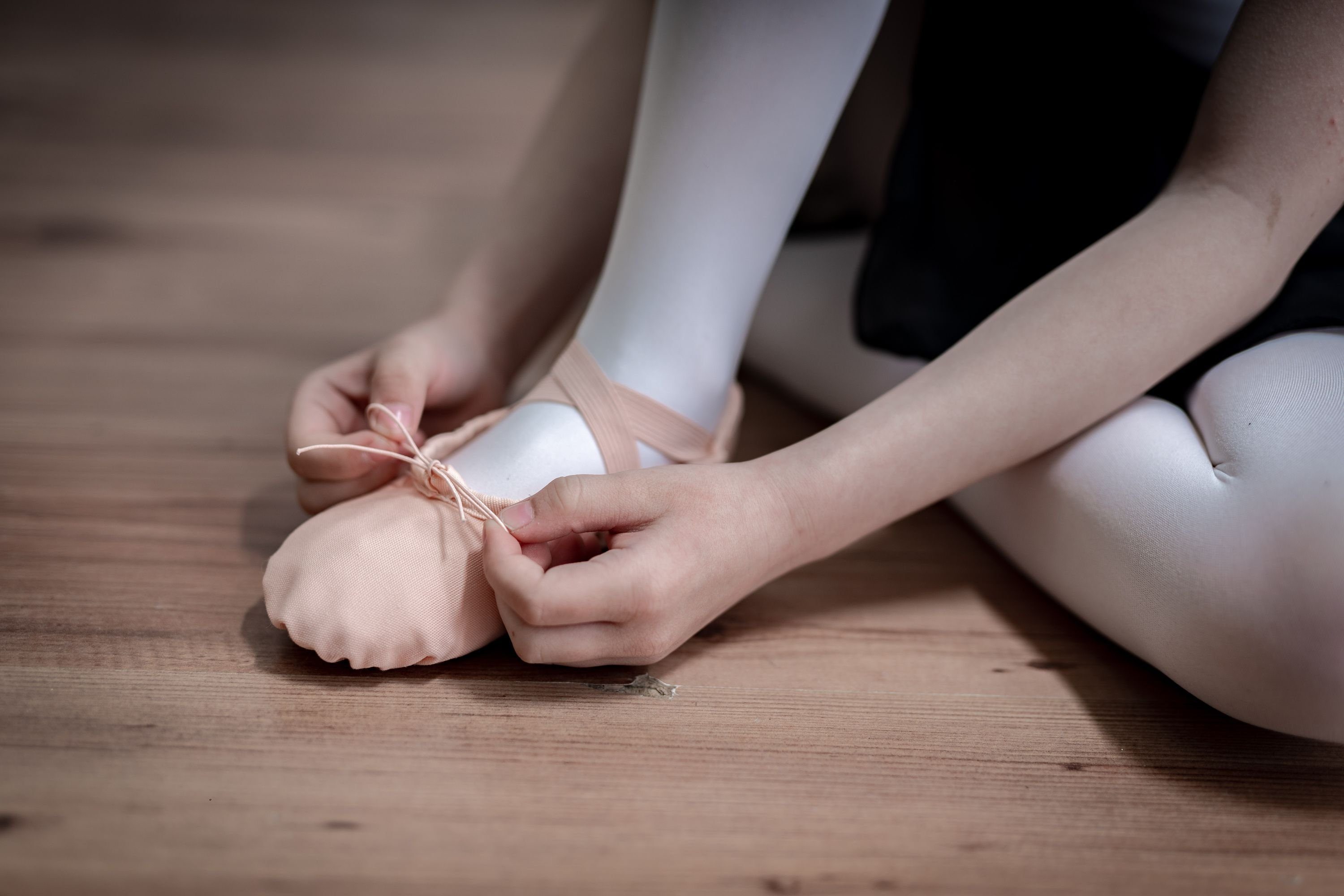 tanzmuster Ballettschuhe Charlie mit geteilter Ledersohle Tanzschuh Ballettschläppchen für Mädchen – Bild 5 von 5