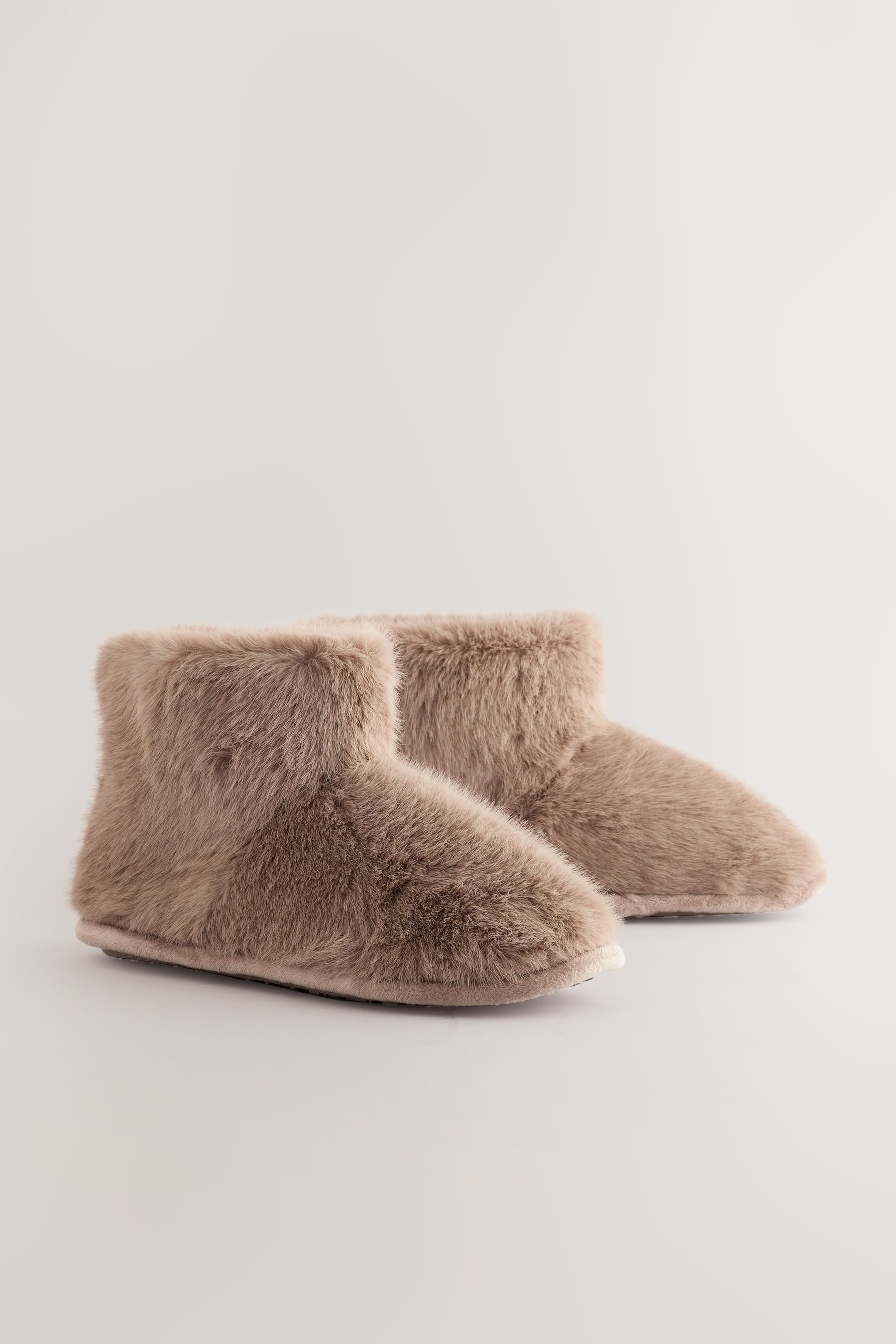 Next Hausstiefel aus Kunstfell Hausschuh (1-tlg)