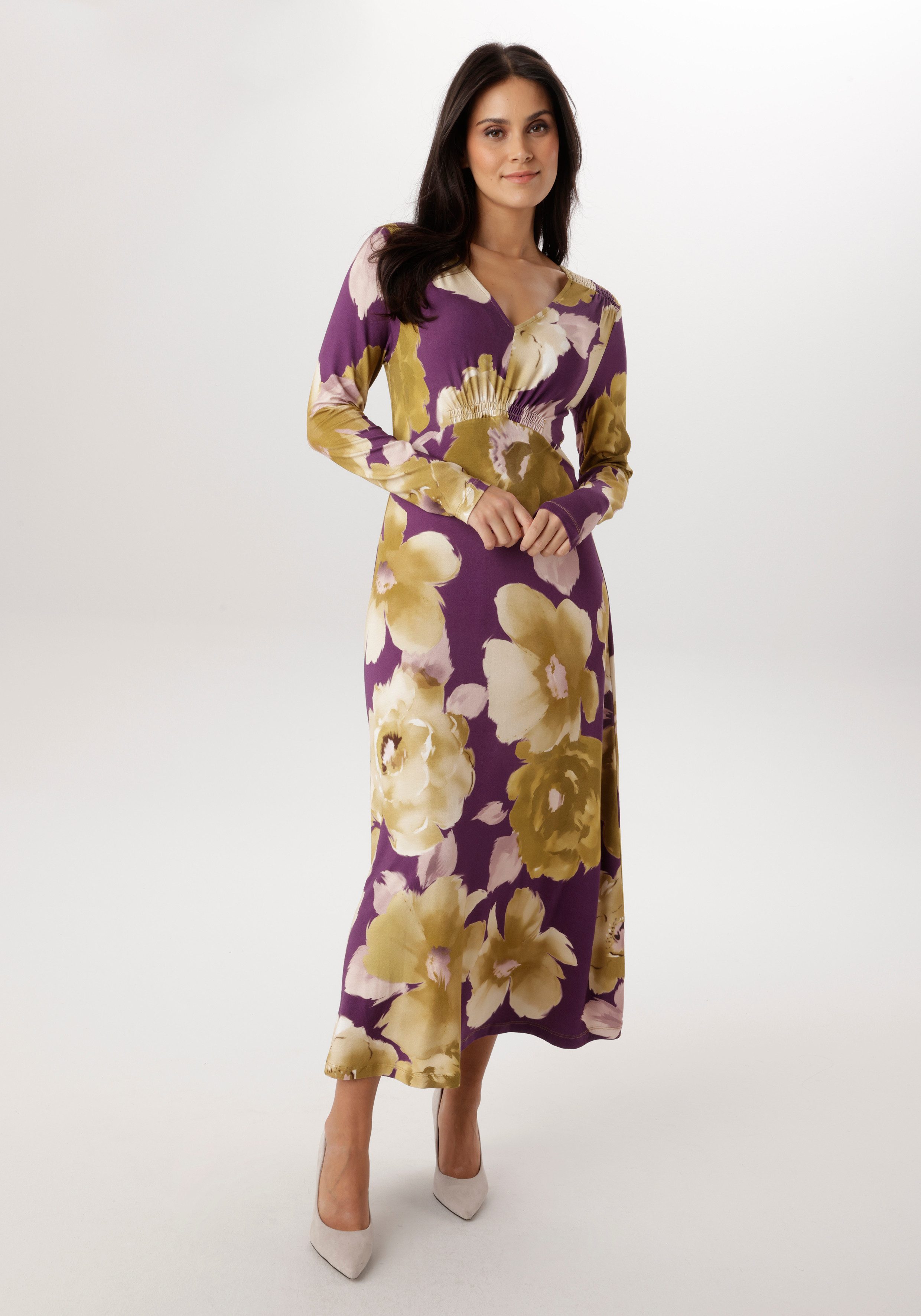 Aniston SELECTED Midikleid mit Smok-Details und fantasievollem Blütendruck - NEUE KOLLEKTION. € 59,99, (€ 59,99 pro 1 Stk).