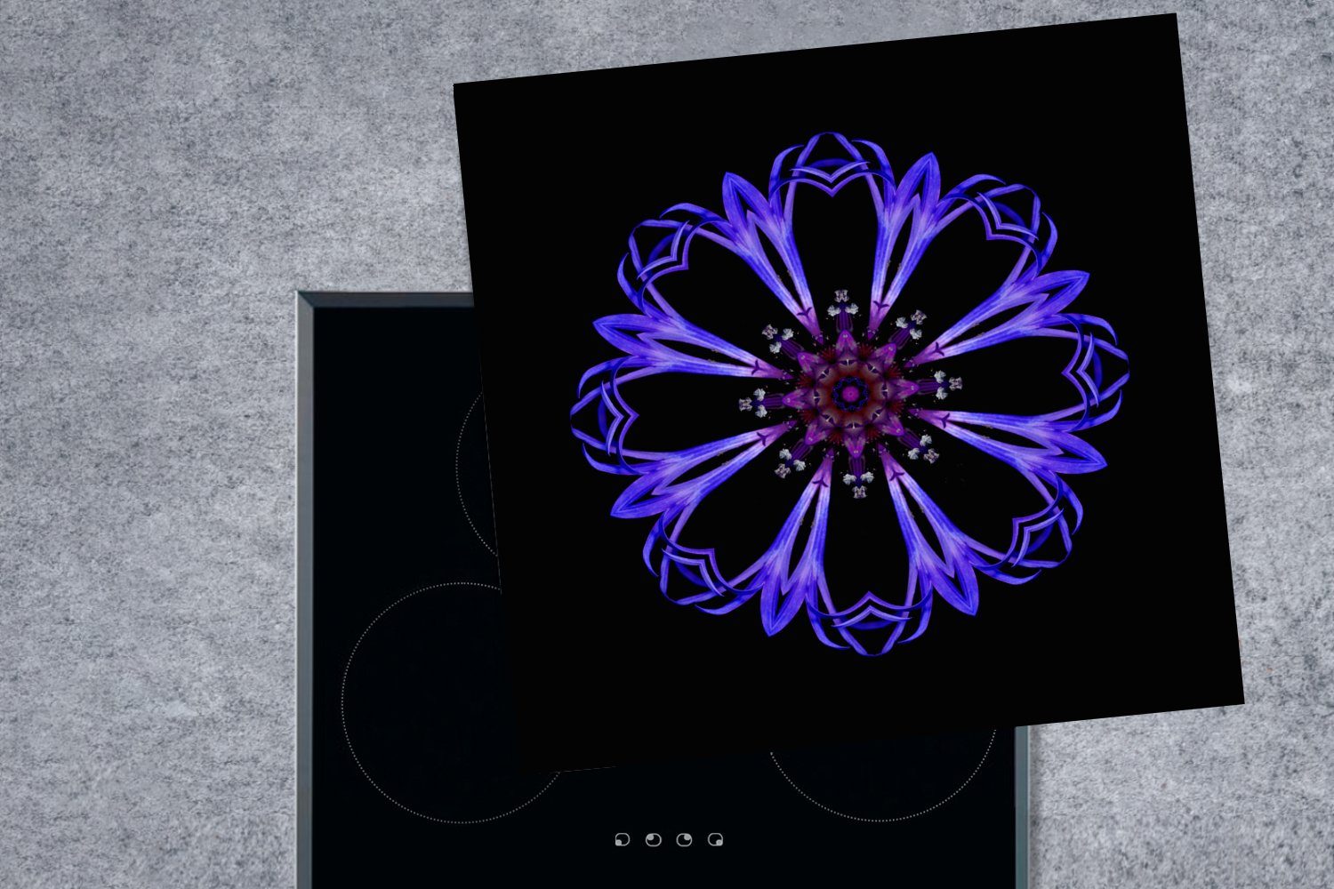 MuchoWow Herdblende-/Abdeckplatte Ein blaues cm, Ceranfeldabdeckung, Hintergrund, (1 schwarzem Arbeitsplatte 78x78 küche tlg), auf Blumenmandala Vinyl, für