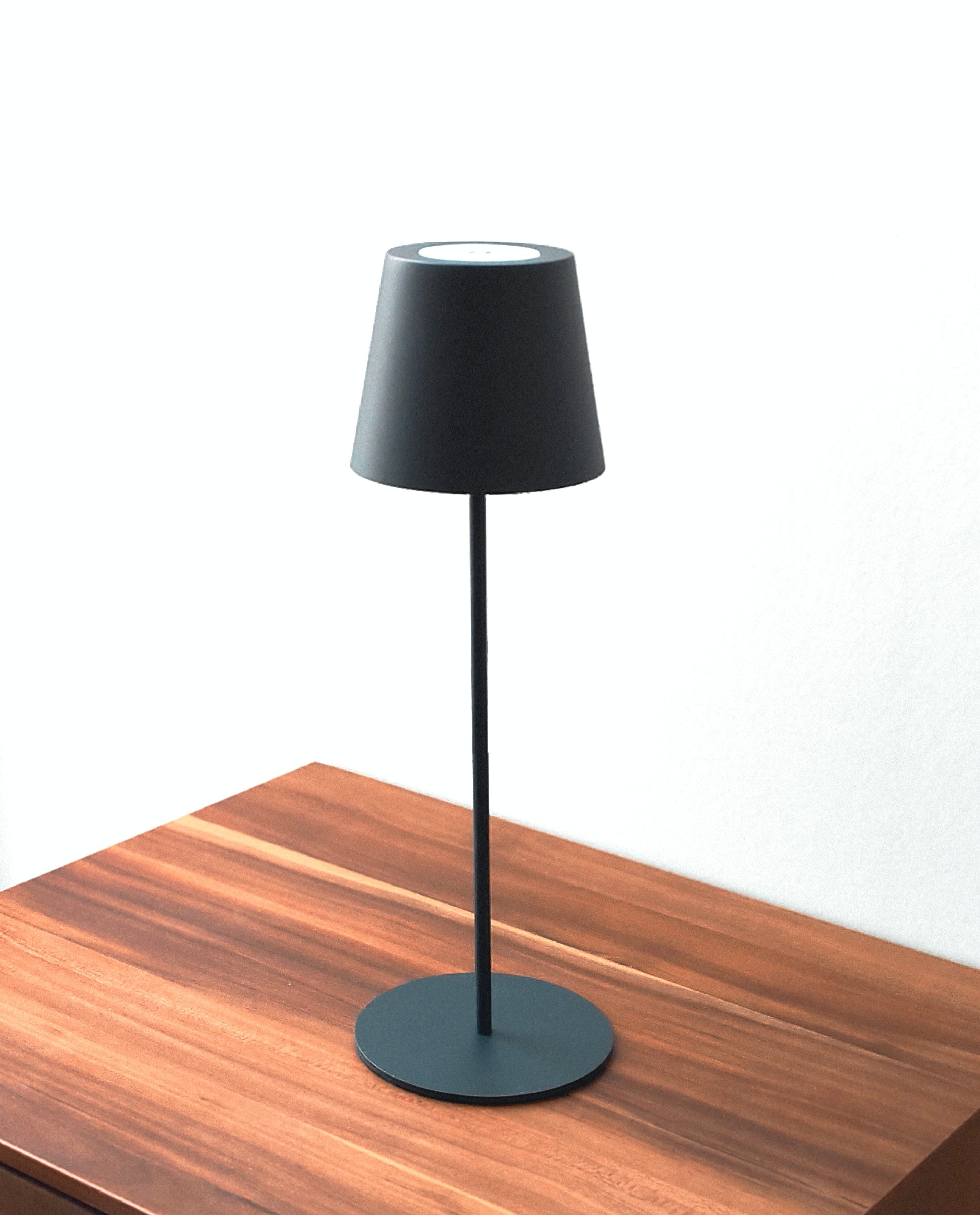 TRANGO LED Tischleuchte, Anthrazit LED Tischlampe 2017-03A kabellos & Touch stufenlos dimmbar 3 Watt 2700K warmweiß IP44 Spritzwassergeschützt Tischleuchte Akku Aufladbar, für Schlafzimmer Garten Restaurant Bar Terrasse Camping