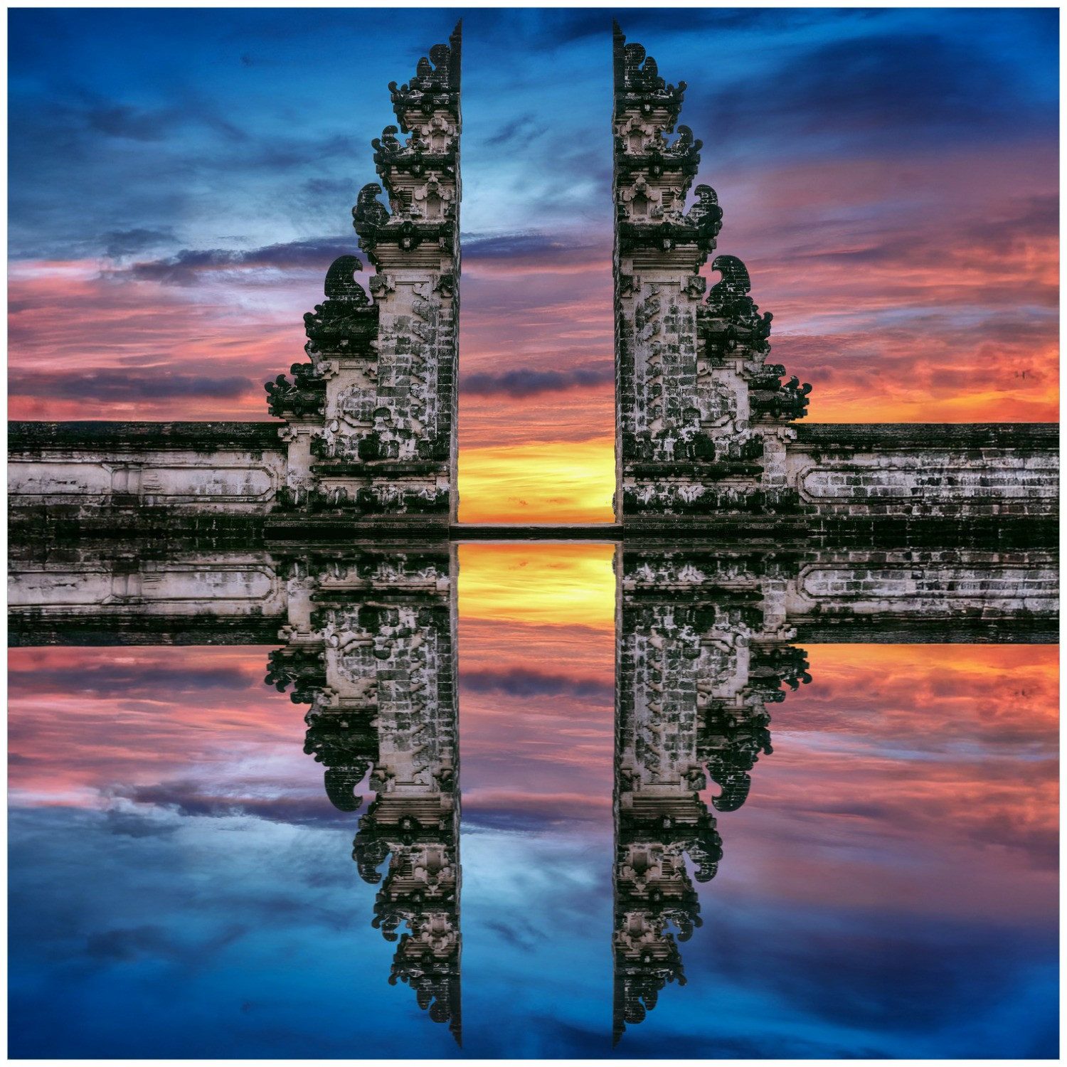 Wallario Möbelfolie Tempeltor im Sonnenuntergang