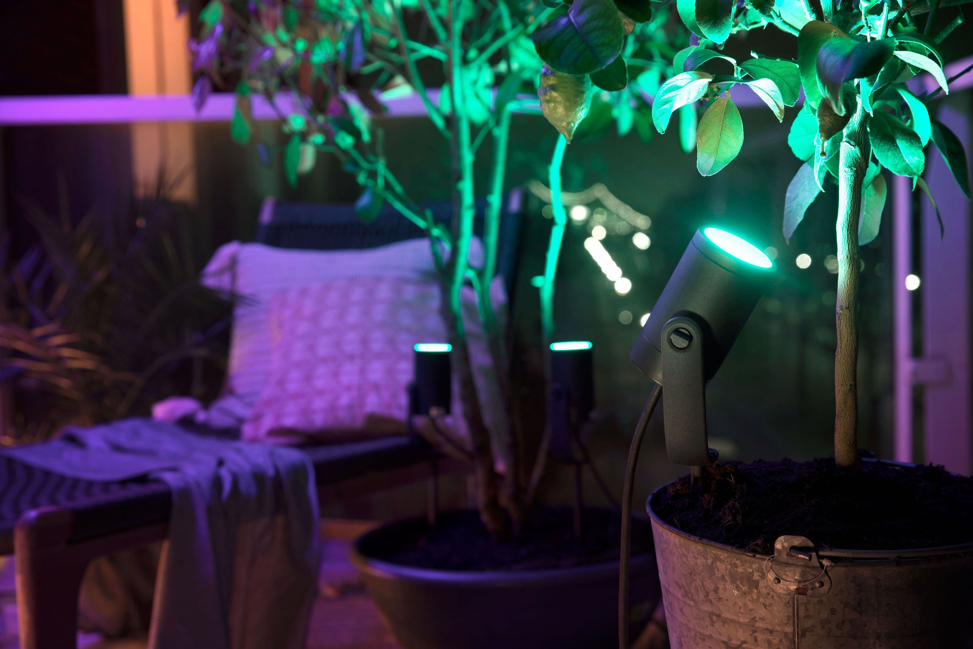 Philips Hue LED Gartenstrahler Warmweiß, fest Home, Erweiterung oder LED Lily, Leuchtdauer Base Netzteil) Helligkeitsstufen, 3-flammig - (ohne Dimmfunktion, erforderlich Farbwechsel, integriert, 1- Neutralweiß, Farbsteuerung, einstellbar, mehrere Kit Kaltweiß, Tageslichtweiß, Smart