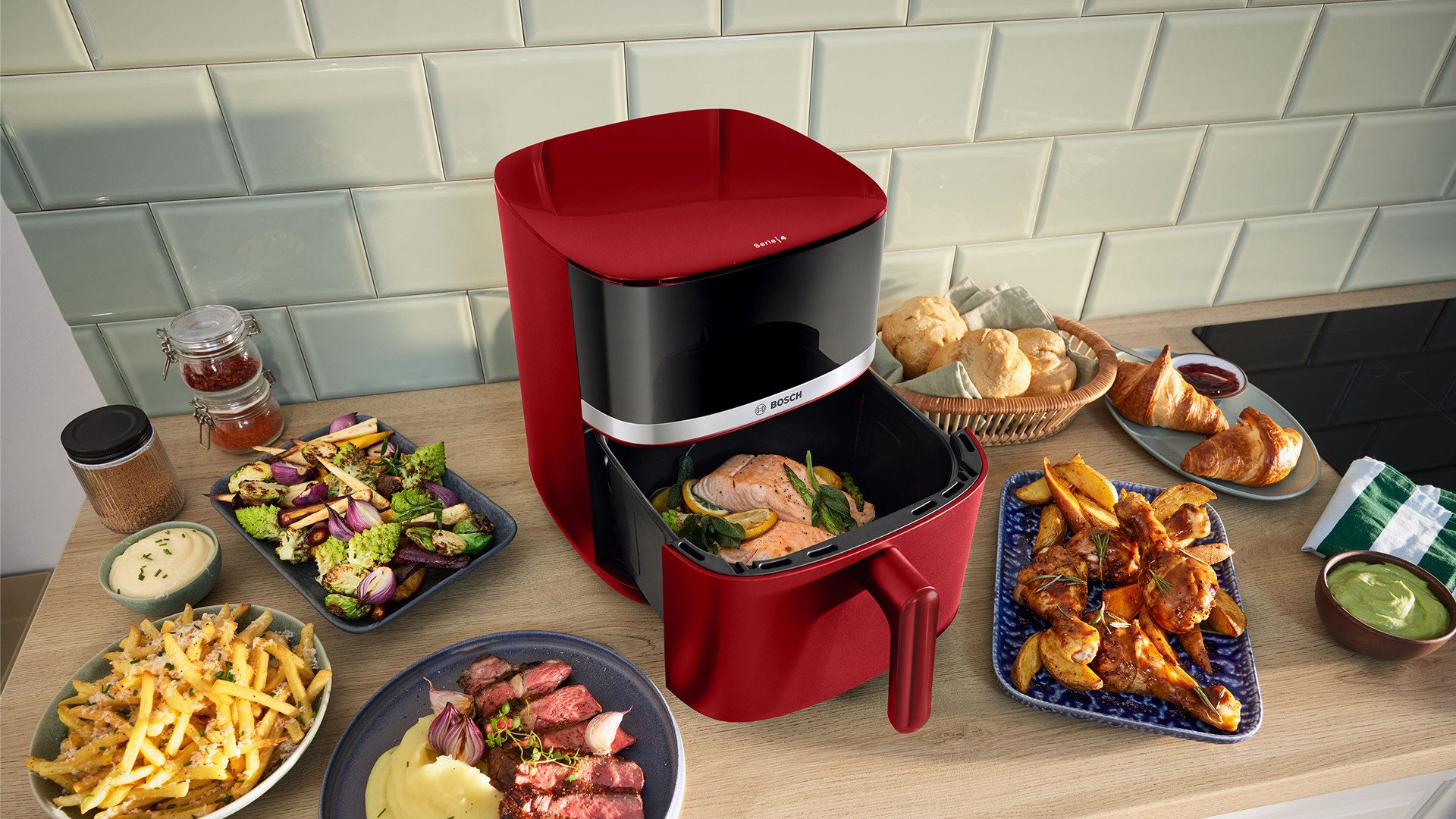 BOSCH Heißluftfritteuse Air Fryer Serie 4, MAF462R0, 6,1l, 2 Heizelemente, 7 Programme, rot, 2050 W, Auftaufunktion, Korb/Gitter spülm.geeignet – Bild 4 von 5