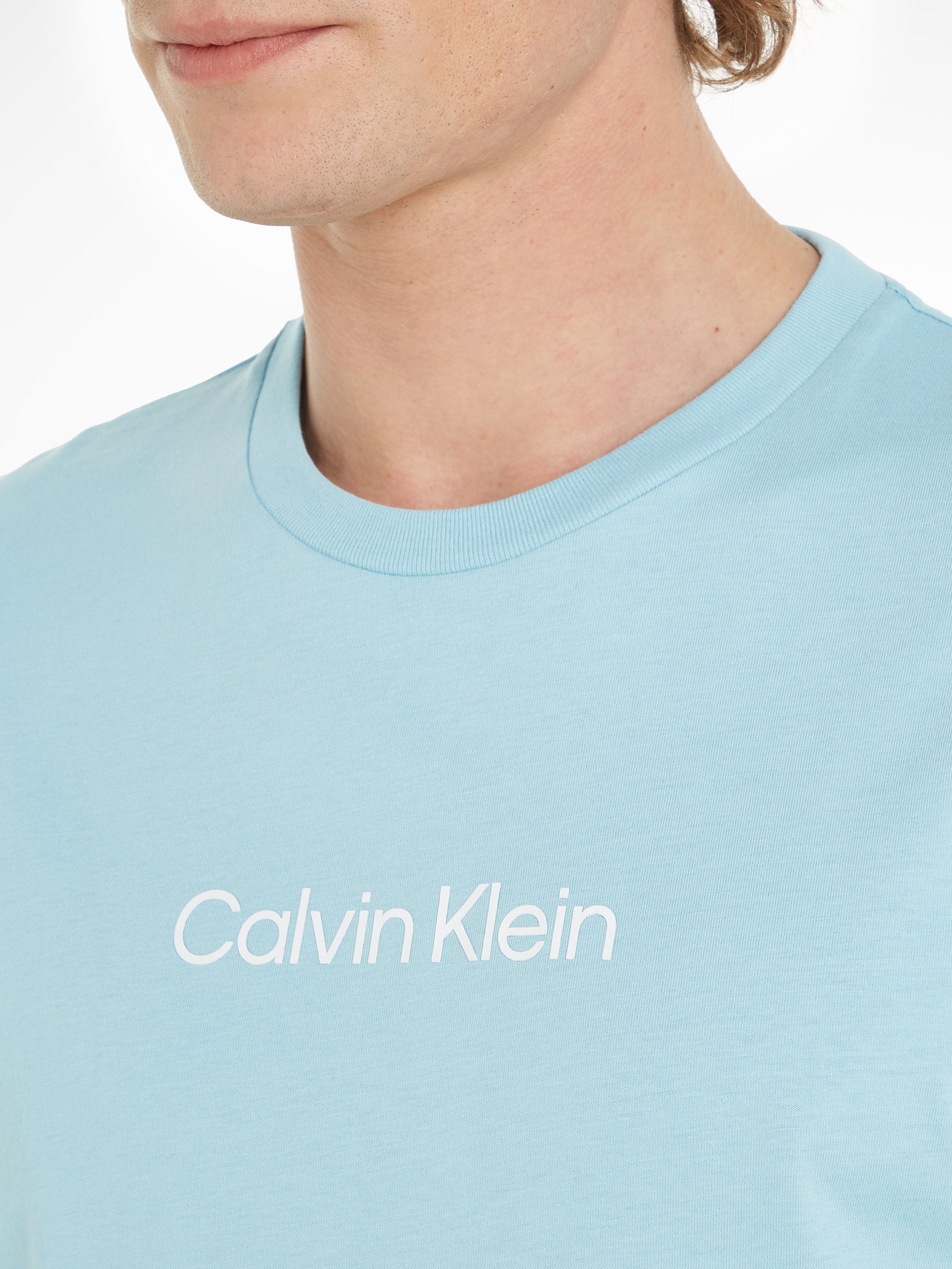 Calvin Klein T-Shirt HERO LOGO mit T-SHIRT aufgedrucktem Blue COMFORT Markenlabel Tropic