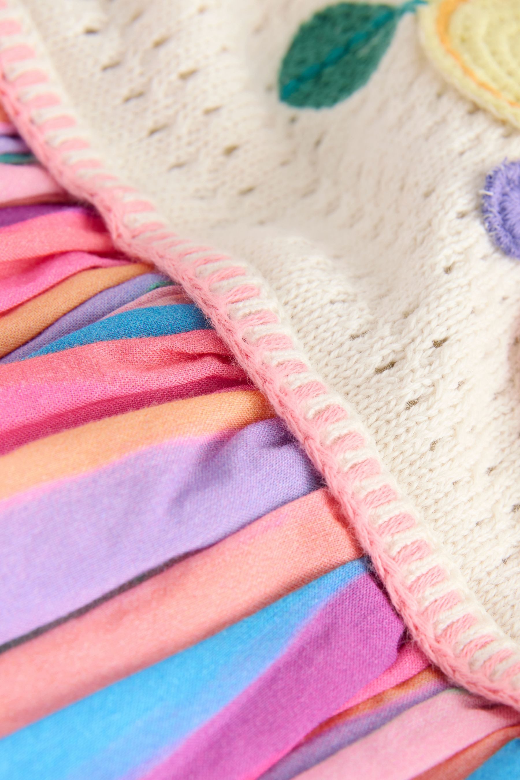 Next Strickkleid Besticktes Kleid mit Früchtemotiv (1-tlg)