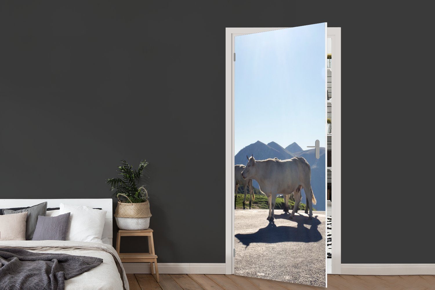 Schottische für St), Fototapete Türtapete - Highlander cm - (1 Berge 75x205 Natur, Türaufkleber, Licht Tür, Matt, bedruckt, MuchoWow -