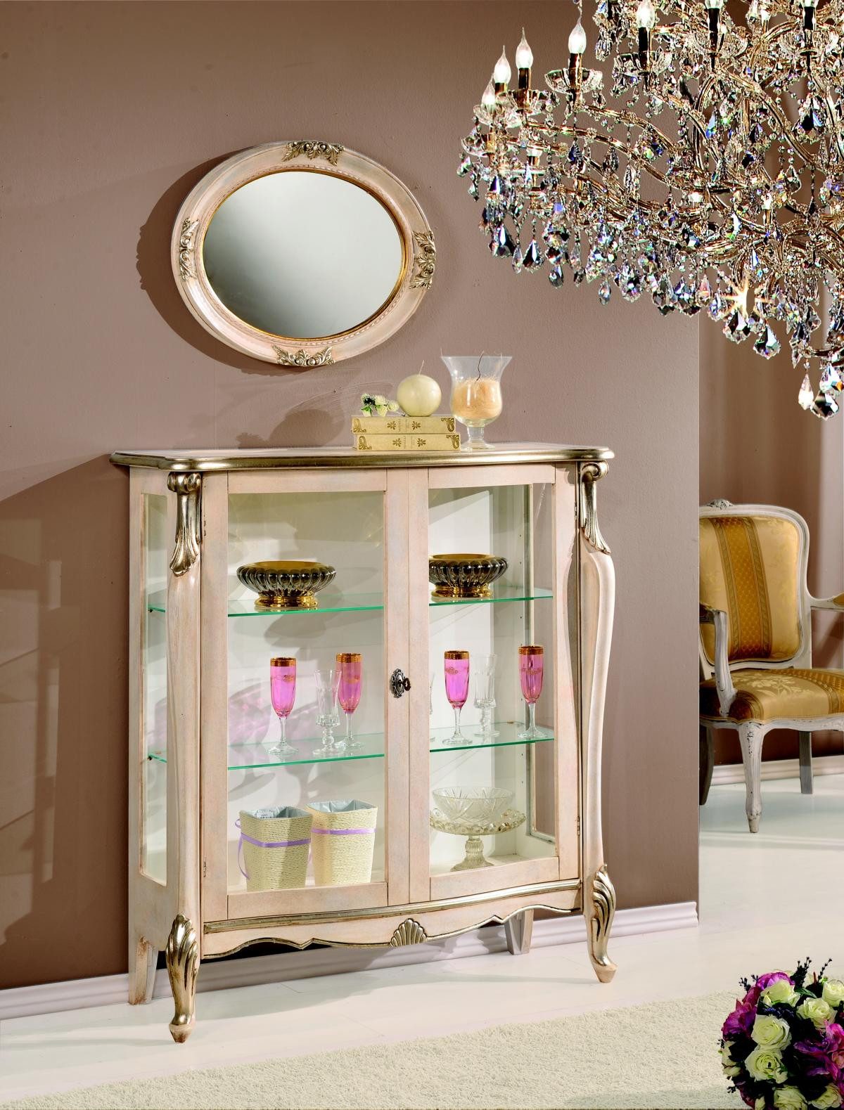 Vitrine Barocke Holzmöbel Vitrine mit Glas, Kommode und Schränke