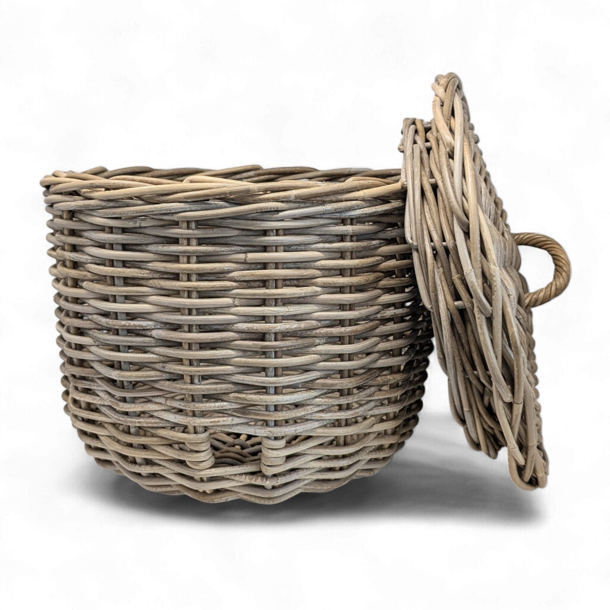 LIVLIG Тримач шлангаung Rattan-Schlauchtopf, optimal für bis zu 20 Meter Schlauch, (1x Rattan Schlauchaufbewahrung mit Кришки, handgeflochten, auch nutzbar als Pflanzenbehälter oder Stauraum)