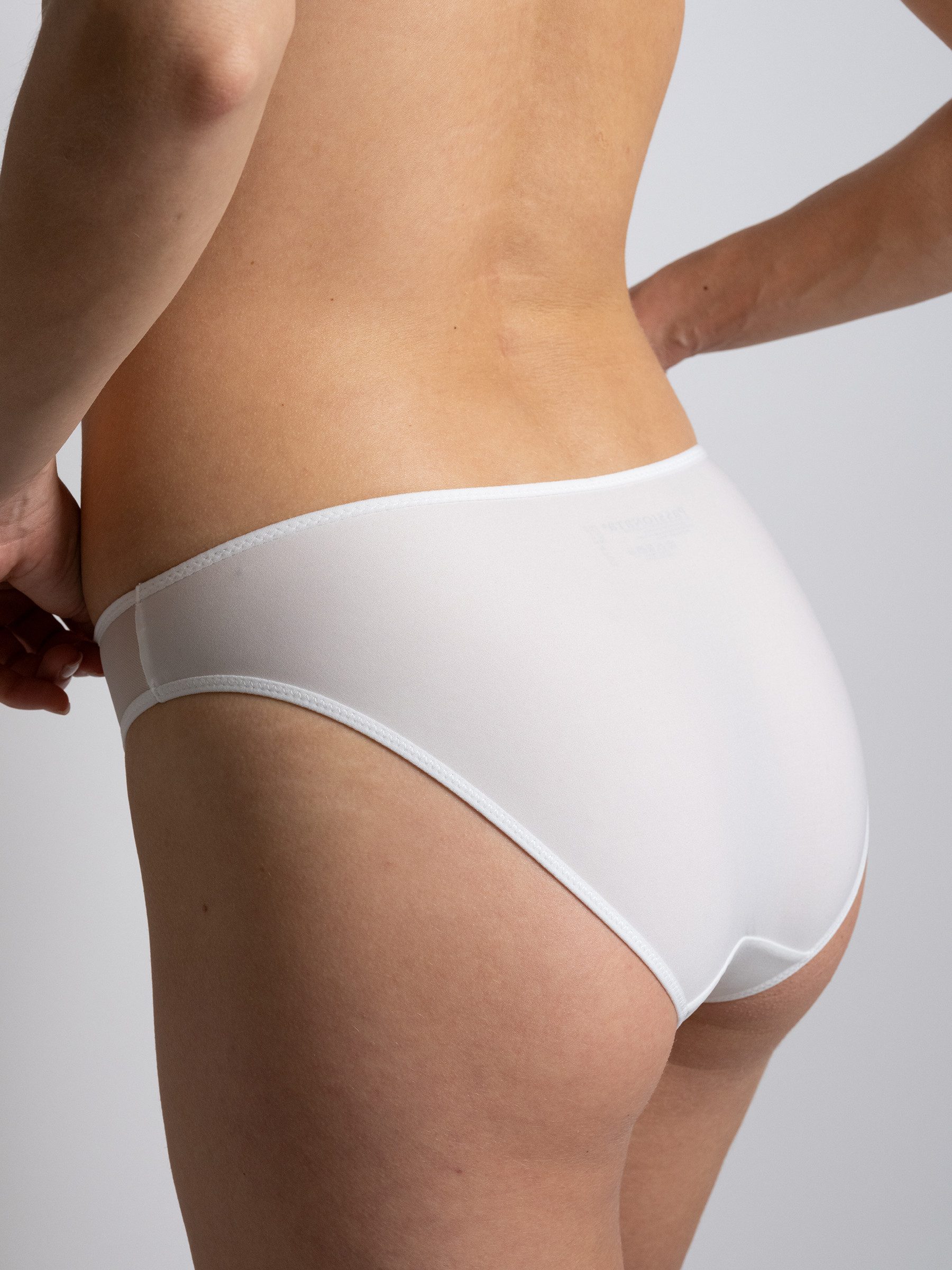PASSIONATA Slip MISS JOY Schmetterlingsmotiv, seitliche Tüll-Einsätze, elastischer Bund