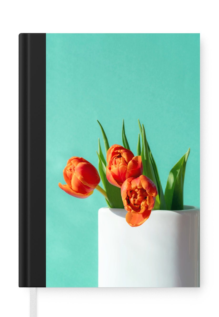 MuchoWow Notizbuch Orangefarbene Tulpen in einer weißen Vase vor grünem Hintergrund, Journal, Merkzettel, Tagebuch, Notizheft, A5, 98 Seiten, Haushaltsbuch
