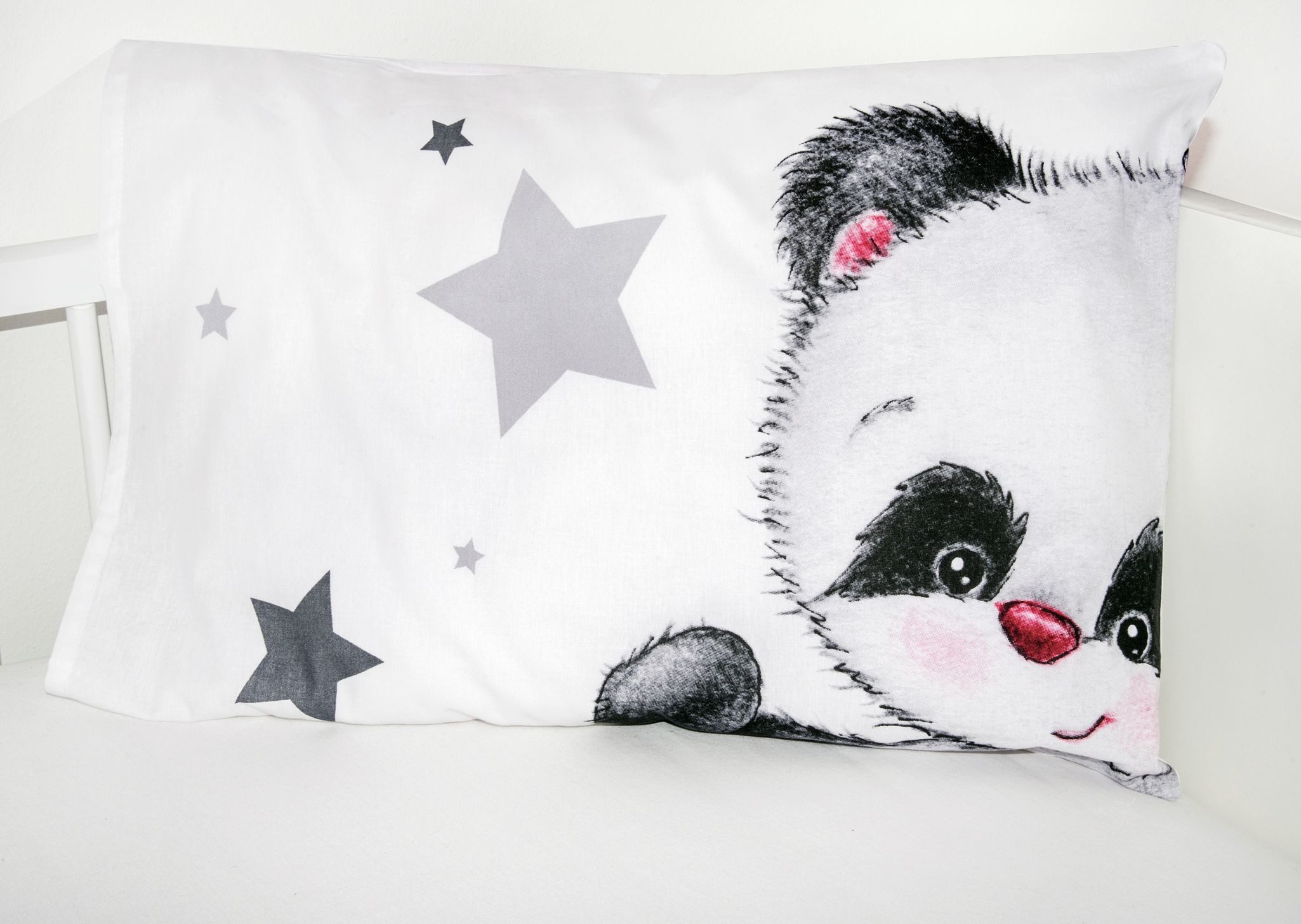 Herding Babybettwäsche 100x135cm Pandabär Sterne, Flanell, 2 teilig, süßer Pandabär mit vielen Sternen, Wendebettwäsche – Bild 4 von 5