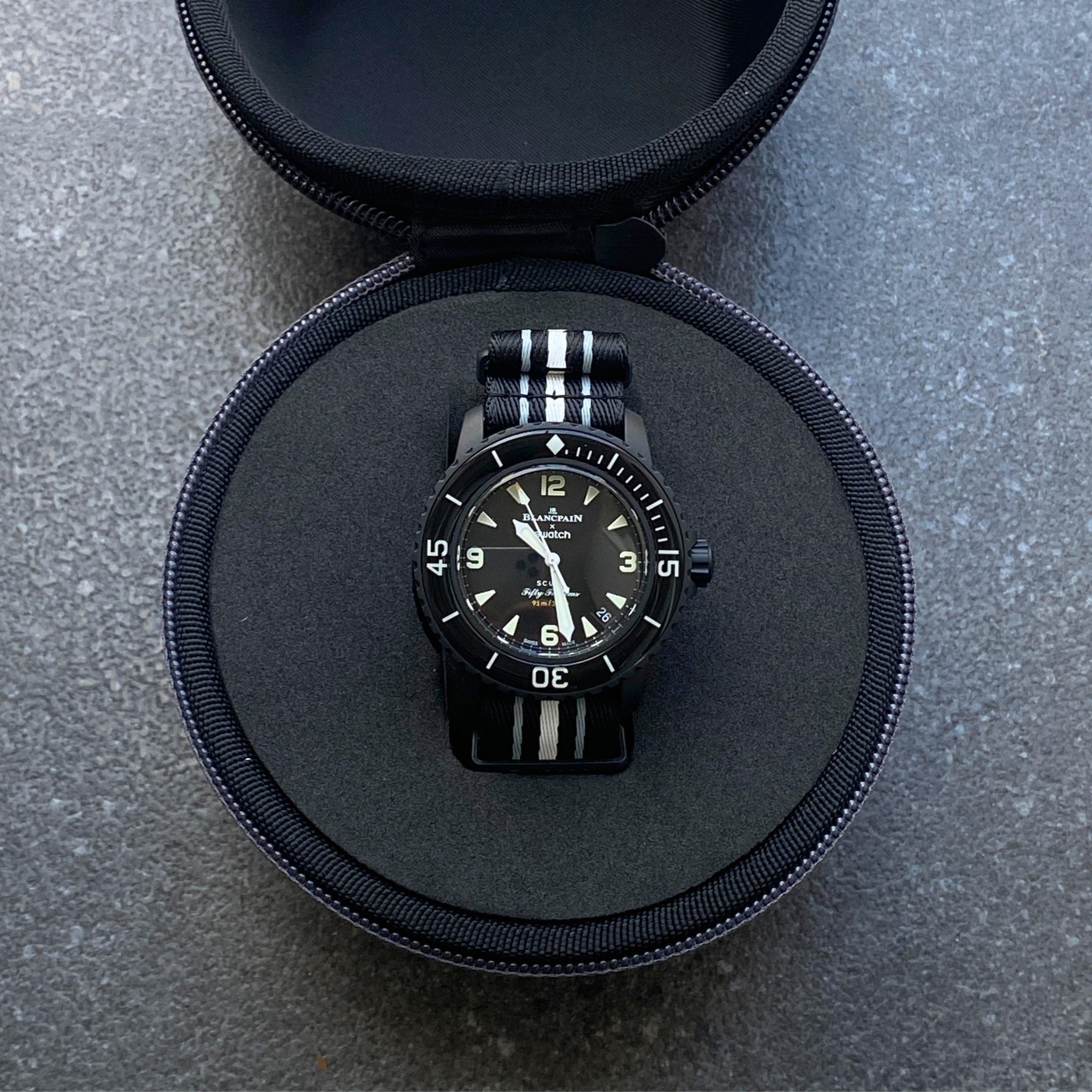 Swatch Automatikuhr Blancpain x Swatch Scuba Fifty Fathoms Ocean of Storms OCEAN OF STORMS SO35B400, Automatikuhr, 90 Stunden Gangreserve, Nivachron™-Spiralfeder