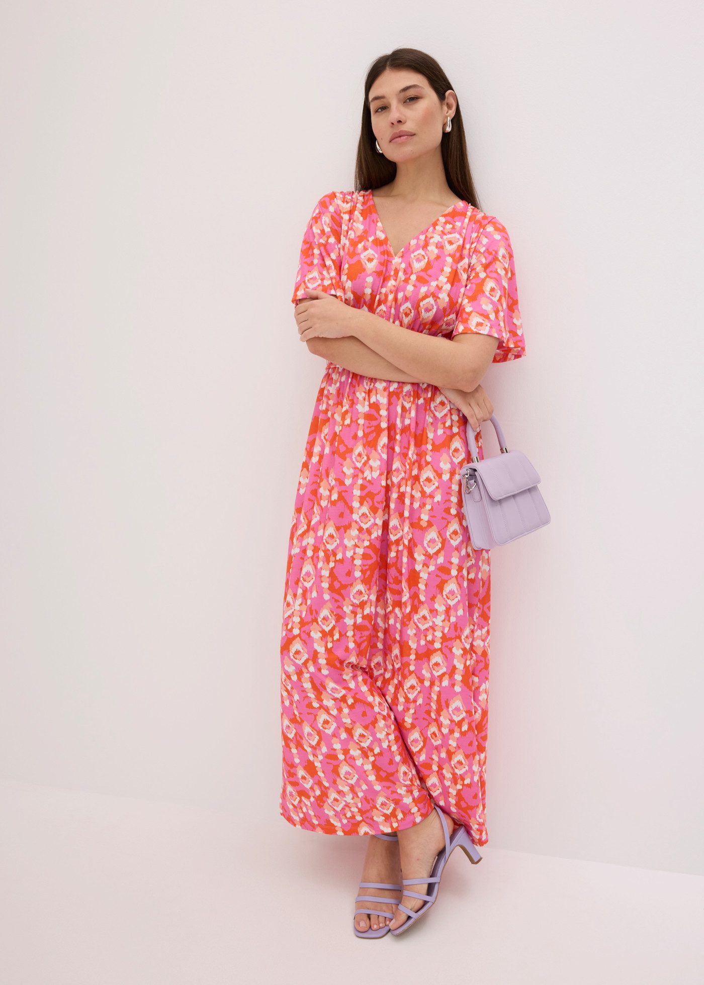 bonprix Maxikleid ausgestellte Passform, tiefer V-Ausschnitt, Halbarm-Design