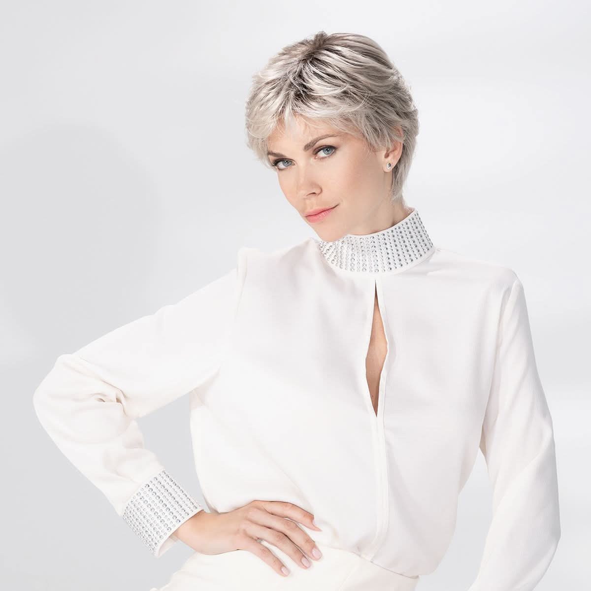 Ellen Wille Kunsthaarperücke Ellen Wille Posh Deluxe, Eleganter Kurzhaarschnitt, federleichte Stufen, Lace Front, 45g