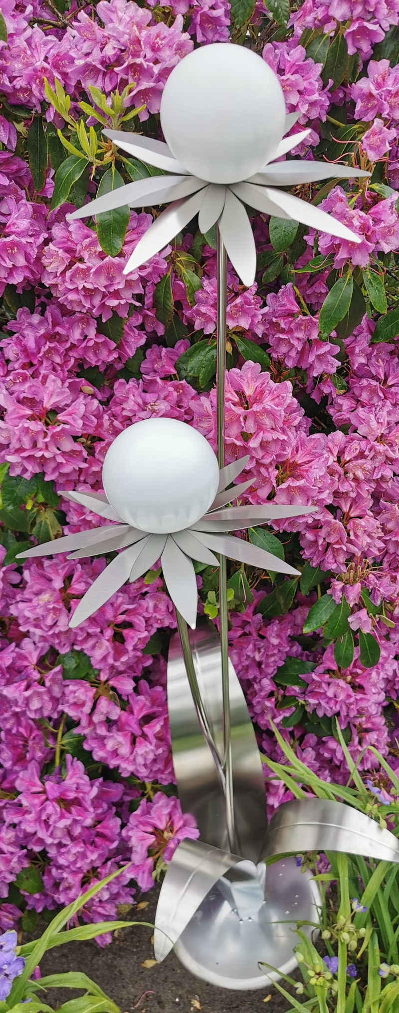 Jürgen Bocker - Gartenambiente Gartenstecker Blume Milano 120 cm Kugel weiß matt Standfuß Gartendeko