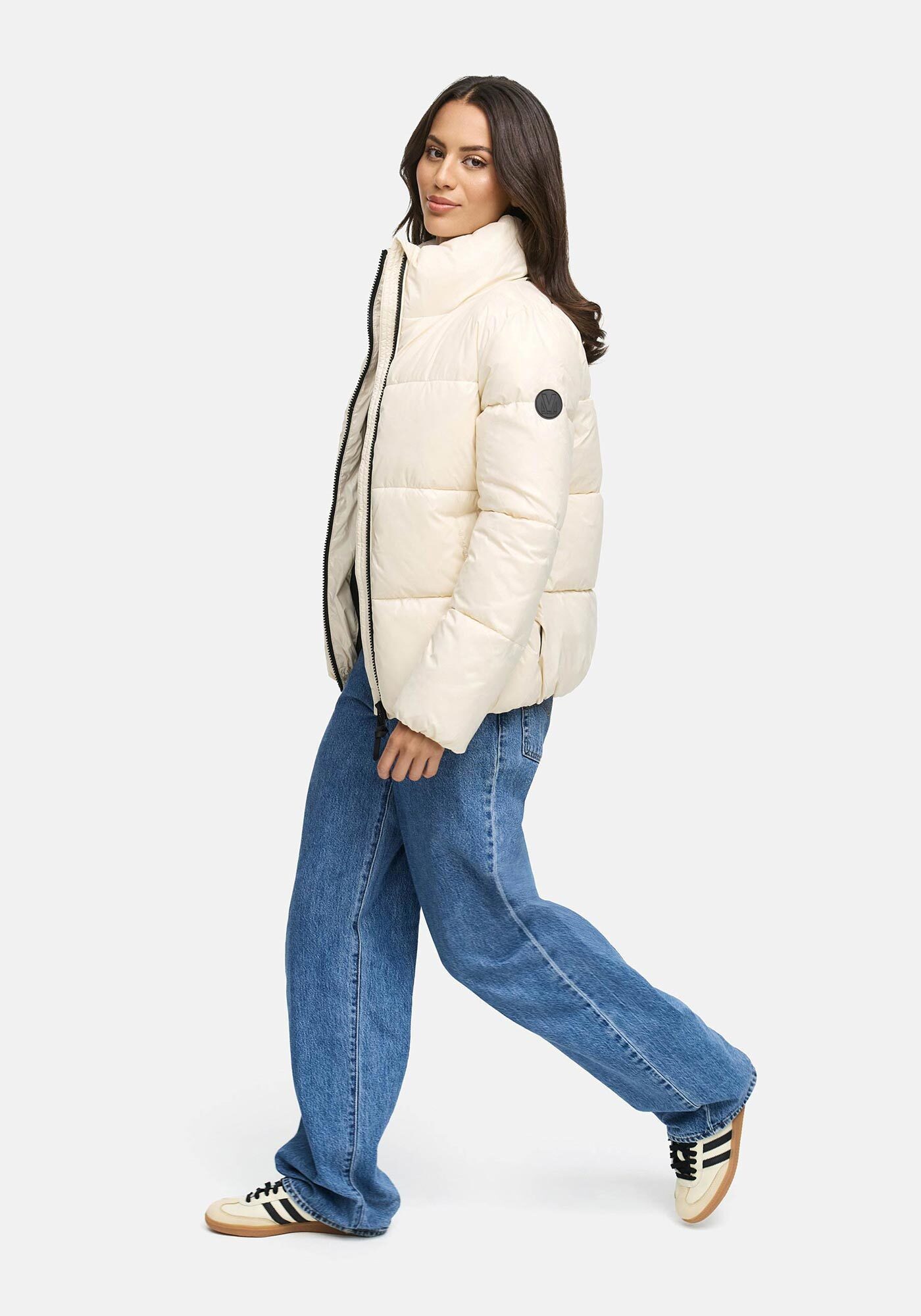 Marikoo Winterjacke Hazalee mit leicht gläzendem Obermaterial und hohem Kragen