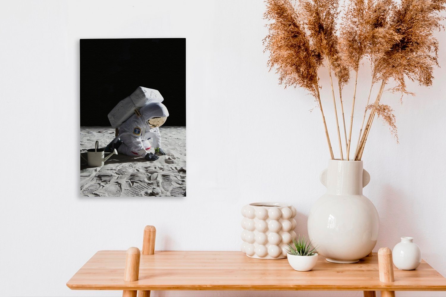 OneMillionCanvasses® Leinwandbild Astronaut - Mond 20x30 Leinwandbild fertig Gemälde, inkl. bespannt Gartenarbeit, Zackenaufhänger, - St), (1 cm