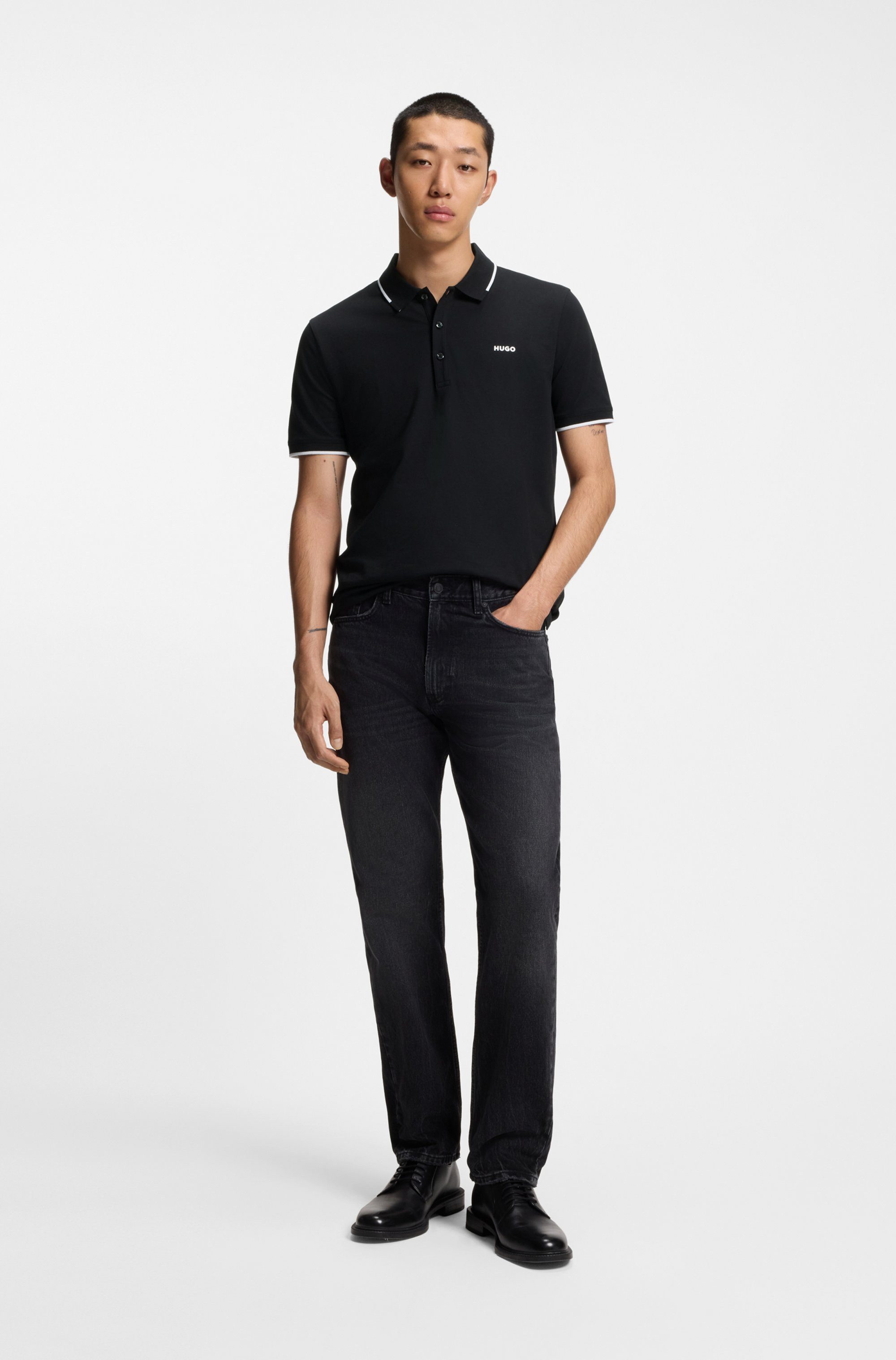 HUGO Poloshirt Dinoso Kragen mit kontrastfarbigem Streifen, Slim Fit, Logodruck