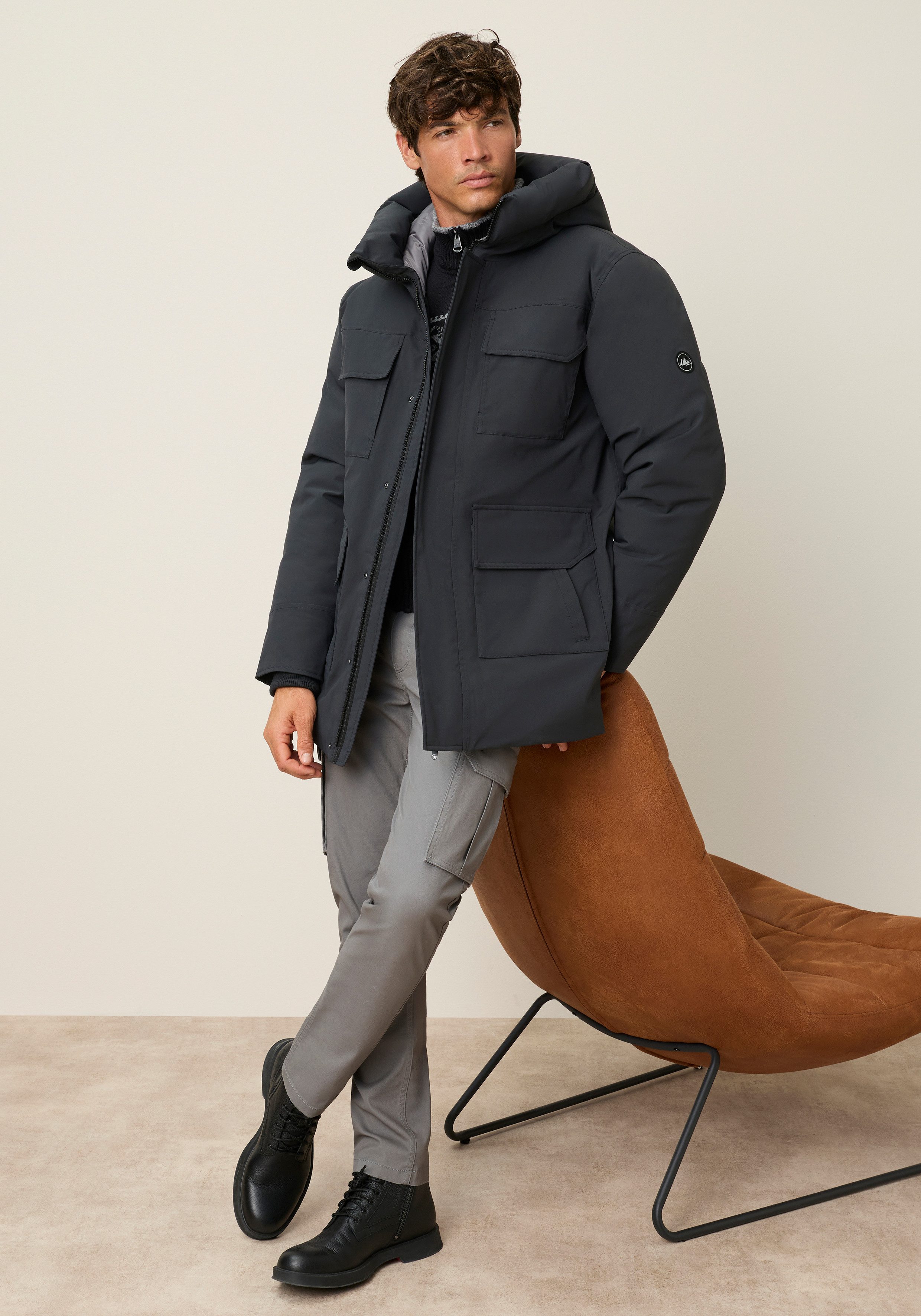 Zum Outfit 12