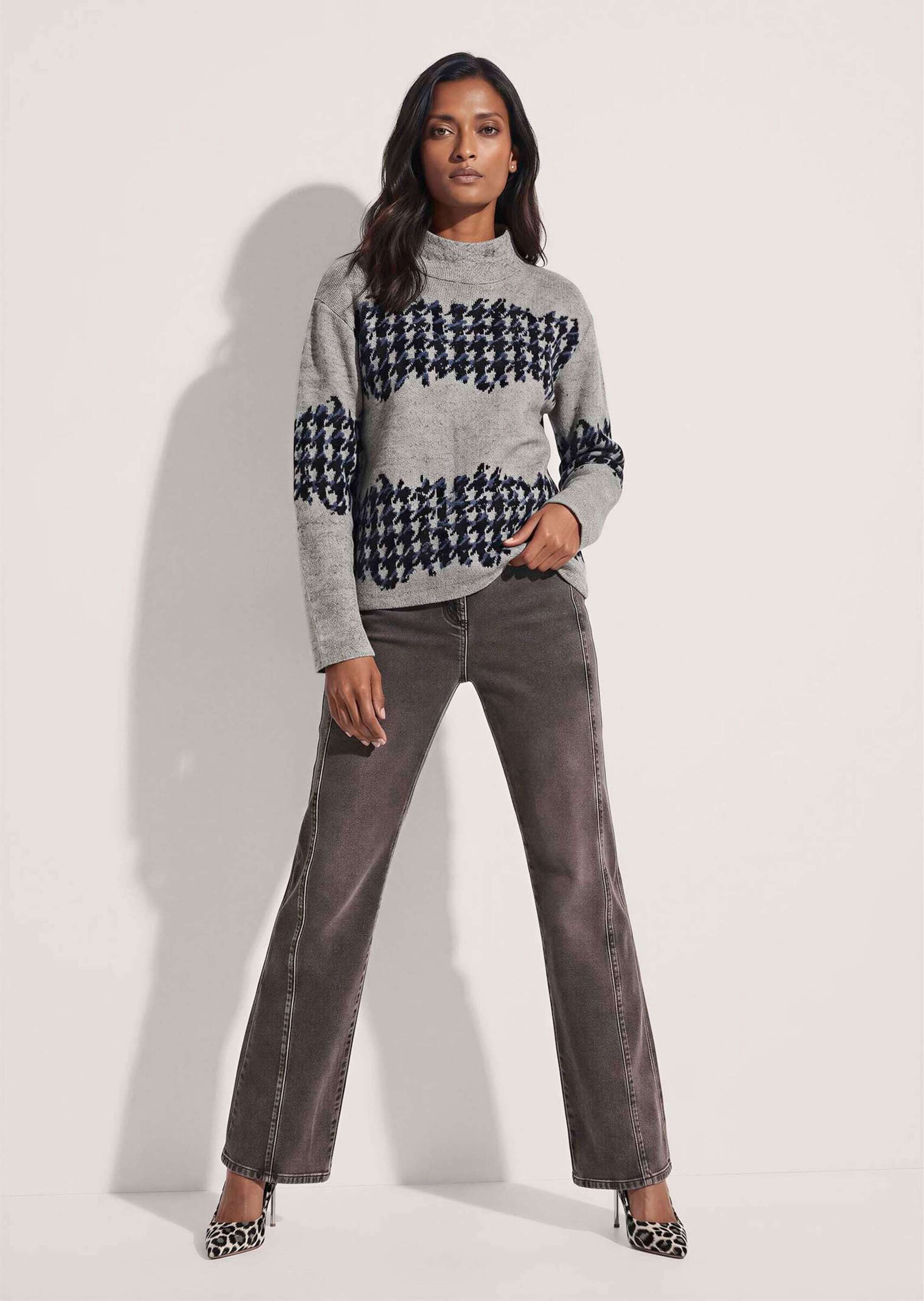 MADELEINE Langarmshirt Jacquard-Sweatshirt mit Hahnentritt Breite Streifen & lässig überschnittene Schultern