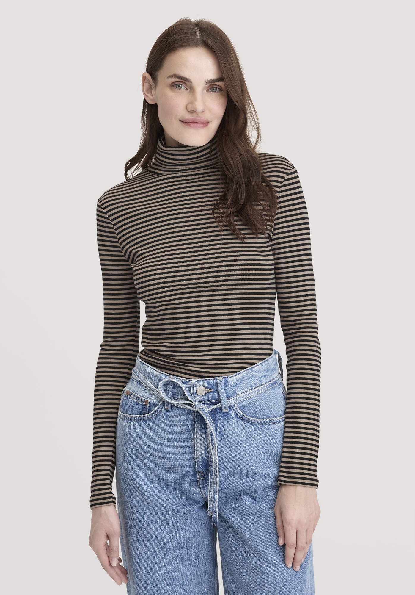 Hessnatur T-Shirt Longsleeve Fitted aus Bio-Baumwolle und Modal (1-tlg)