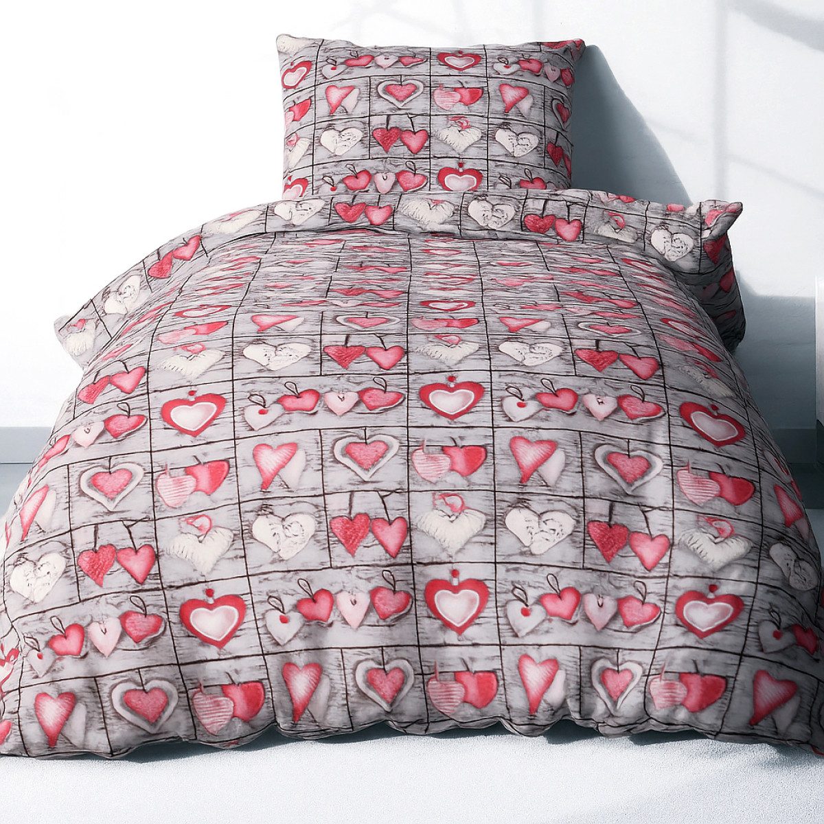 Heubergshop Bettwäsche, Seersucker, 2 teilig, 135x200cm + 80x80cm Herzen Landhaus rot grau 100% Baumwolle (EW-358/1)