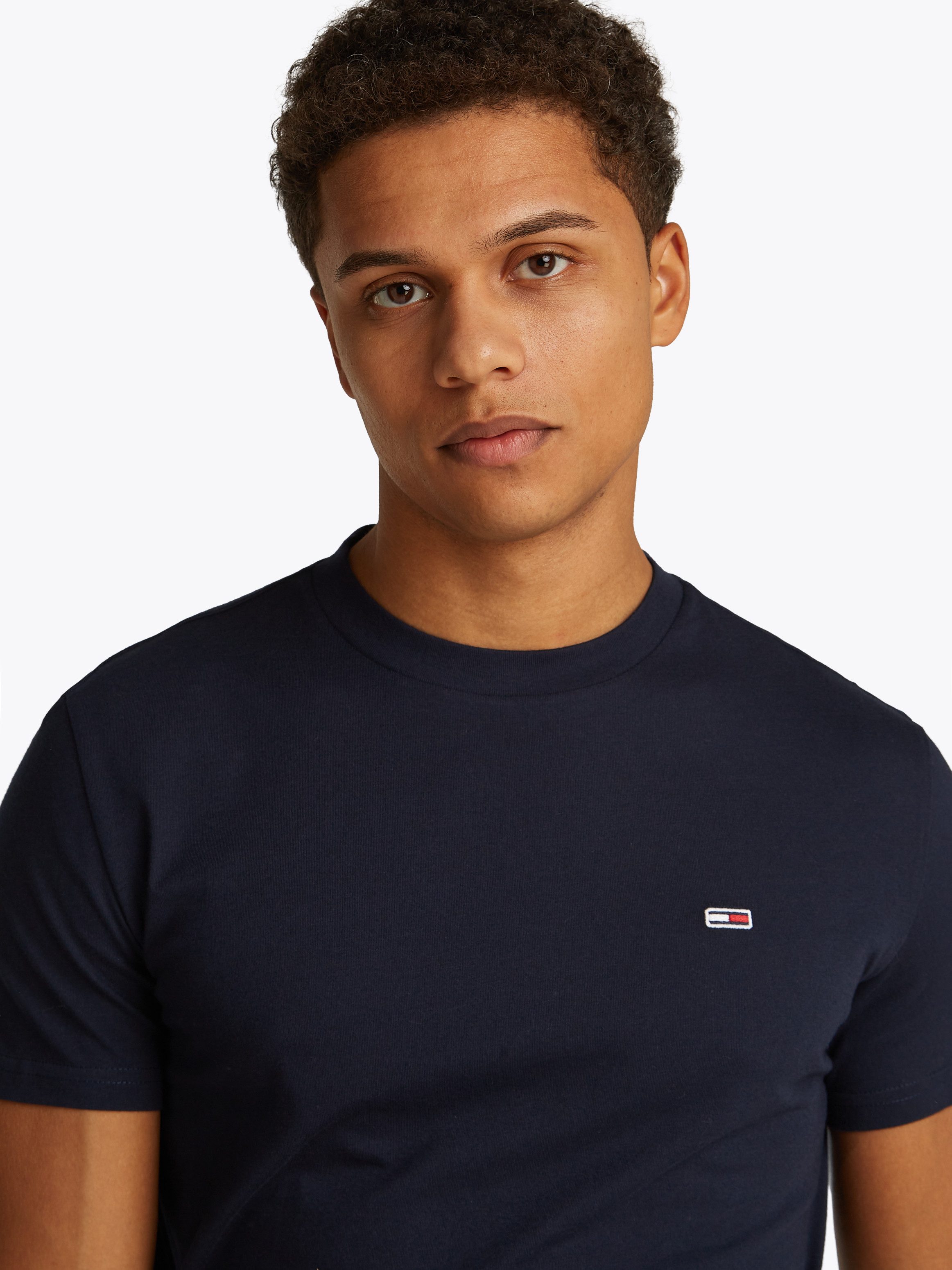 Tommy Jeans Rundhalsshirt TJM XSLIM 2PACK JERSEY TEE EXT (Packung, 2er-Pack) Logostickerei, 2Pack
