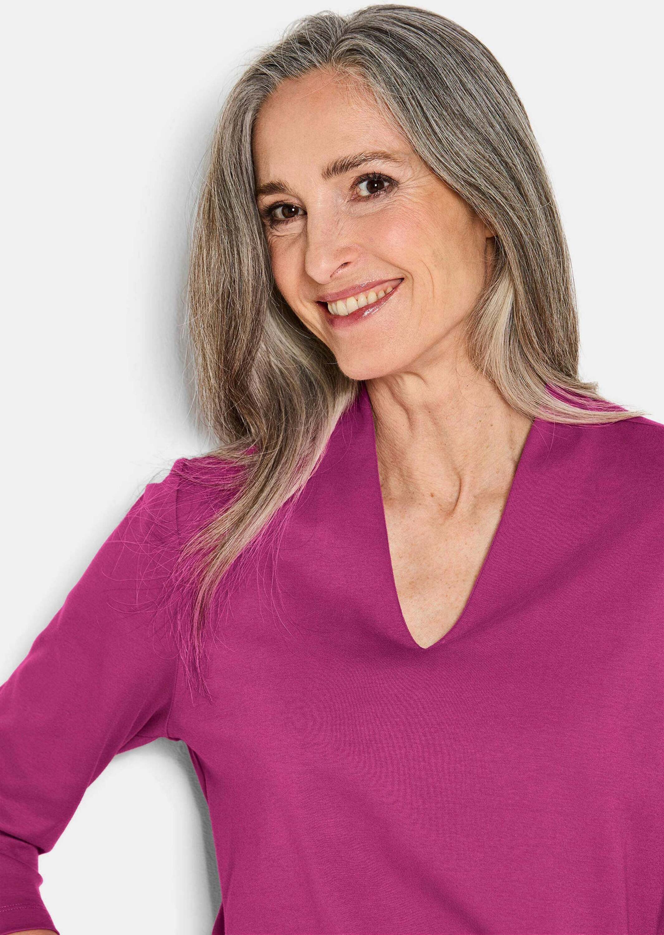 GOLDNER Print-Shirt Elegantes Basic-Shirt mit V-Ausschnitt Zeitloses Halbarmshirt mit schmeichelndem Ausschnitt, reine Baumwolle