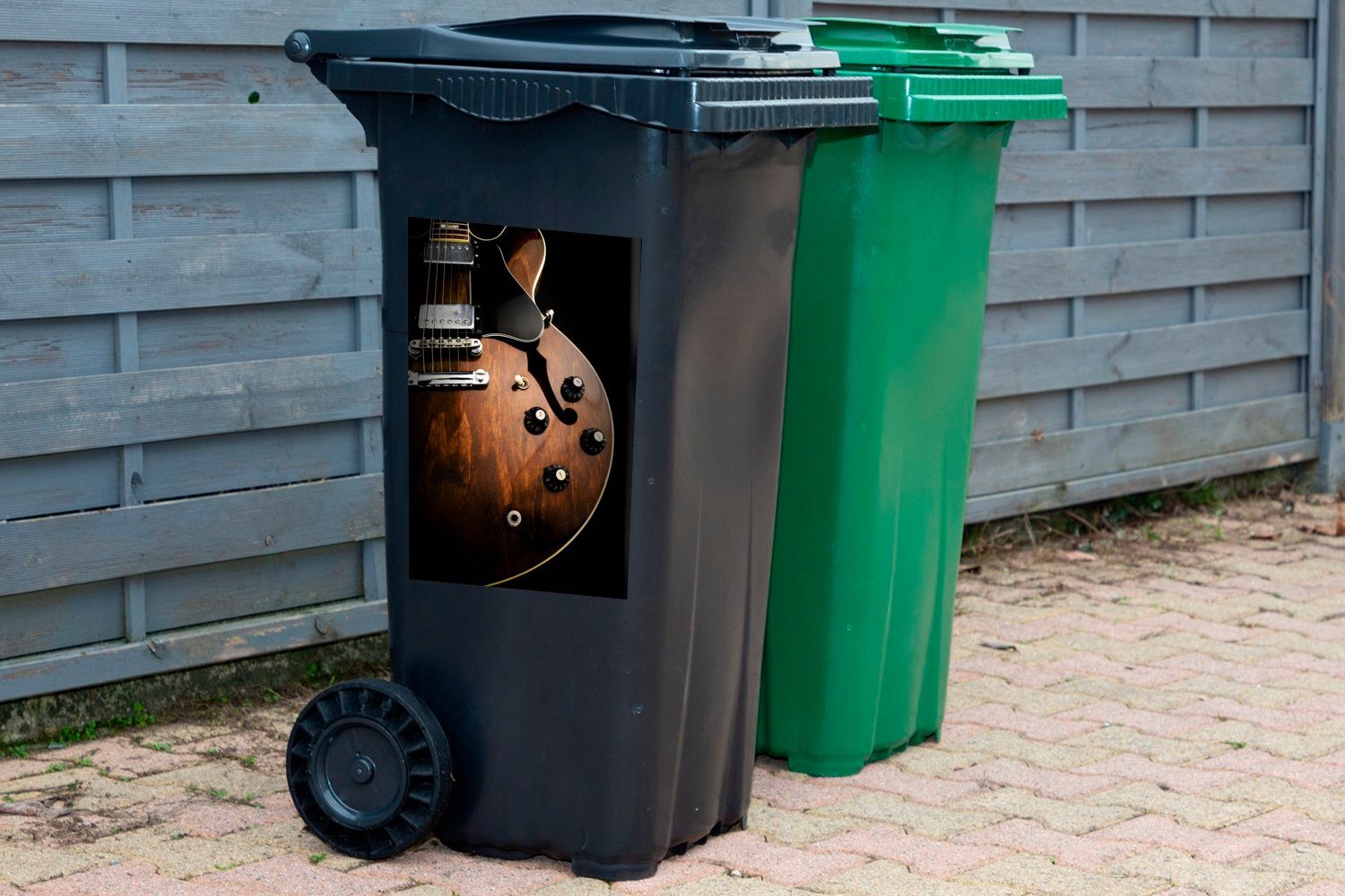 Abfalbehälter Container, Mülleimer-aufkleber, Sticker, Mülltonne, (1 MuchoWow St), Eine E-Gitarre Holz aus Wandsticker