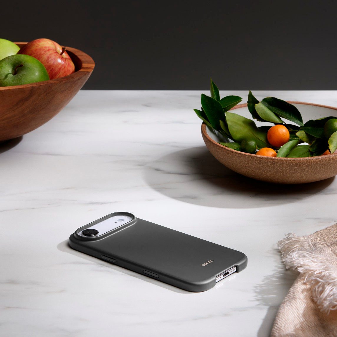 Apple Smartphone-Hülle Beats iPhone Air Case mit MagSafe und Kamerasteuerung