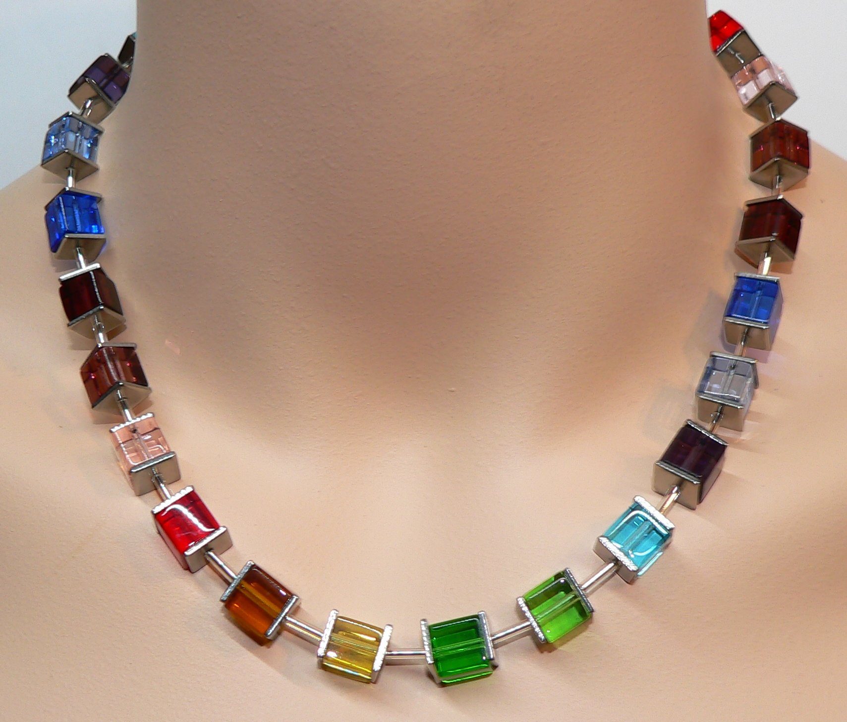 traumschmuck Collier 255bb Glaswürfel 8mm, bunt Edelstahl, Länge wählbar 40/45/50/55 cm (1-tlg., incl. Schmuckbox), handgefertigt, Made in Germany