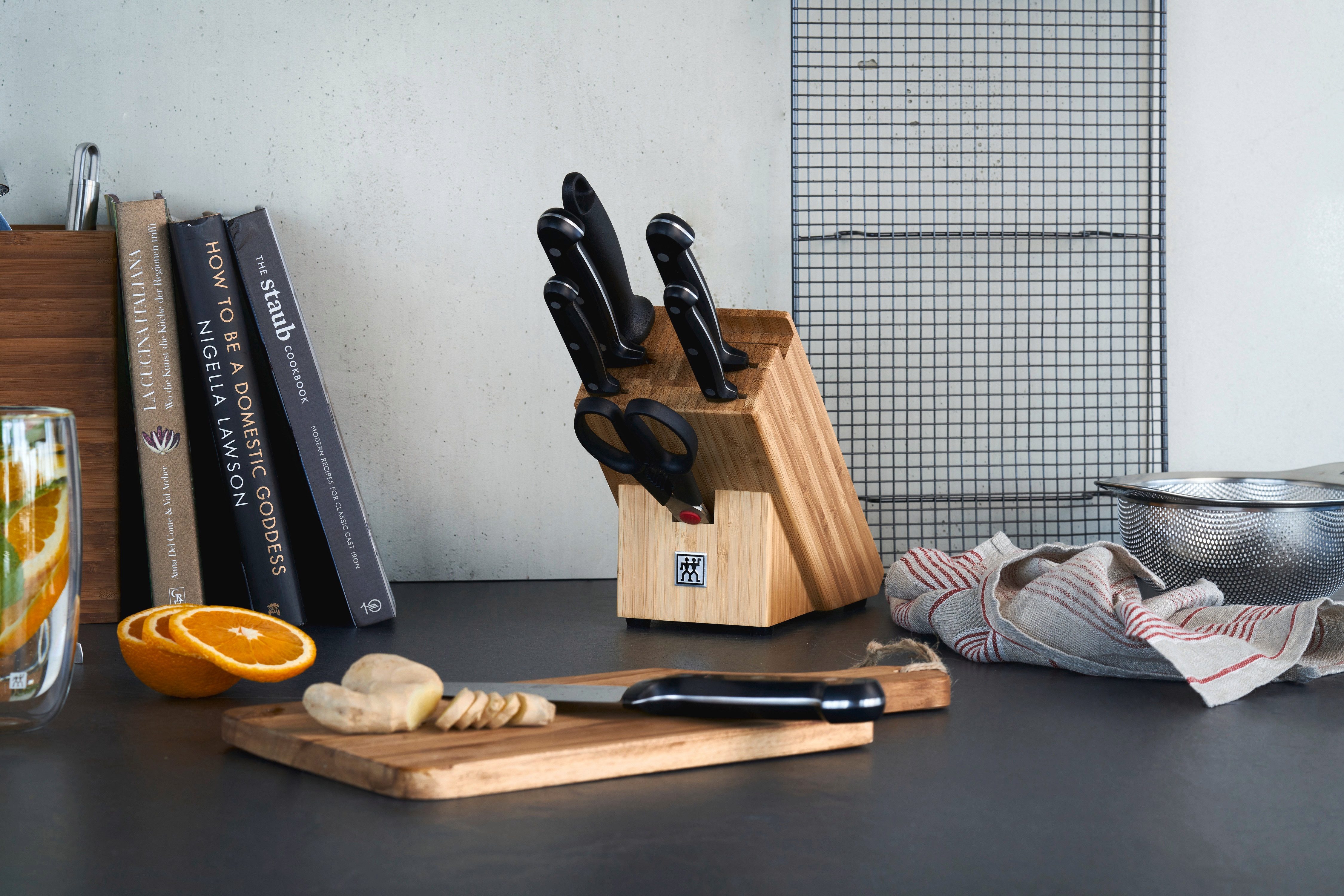 Zwilling Messerblock TWIN Chef 2 (8tlg), Messerblock mit 5 Messern + 1 Schere + 1 Wetzstahl, Bambus