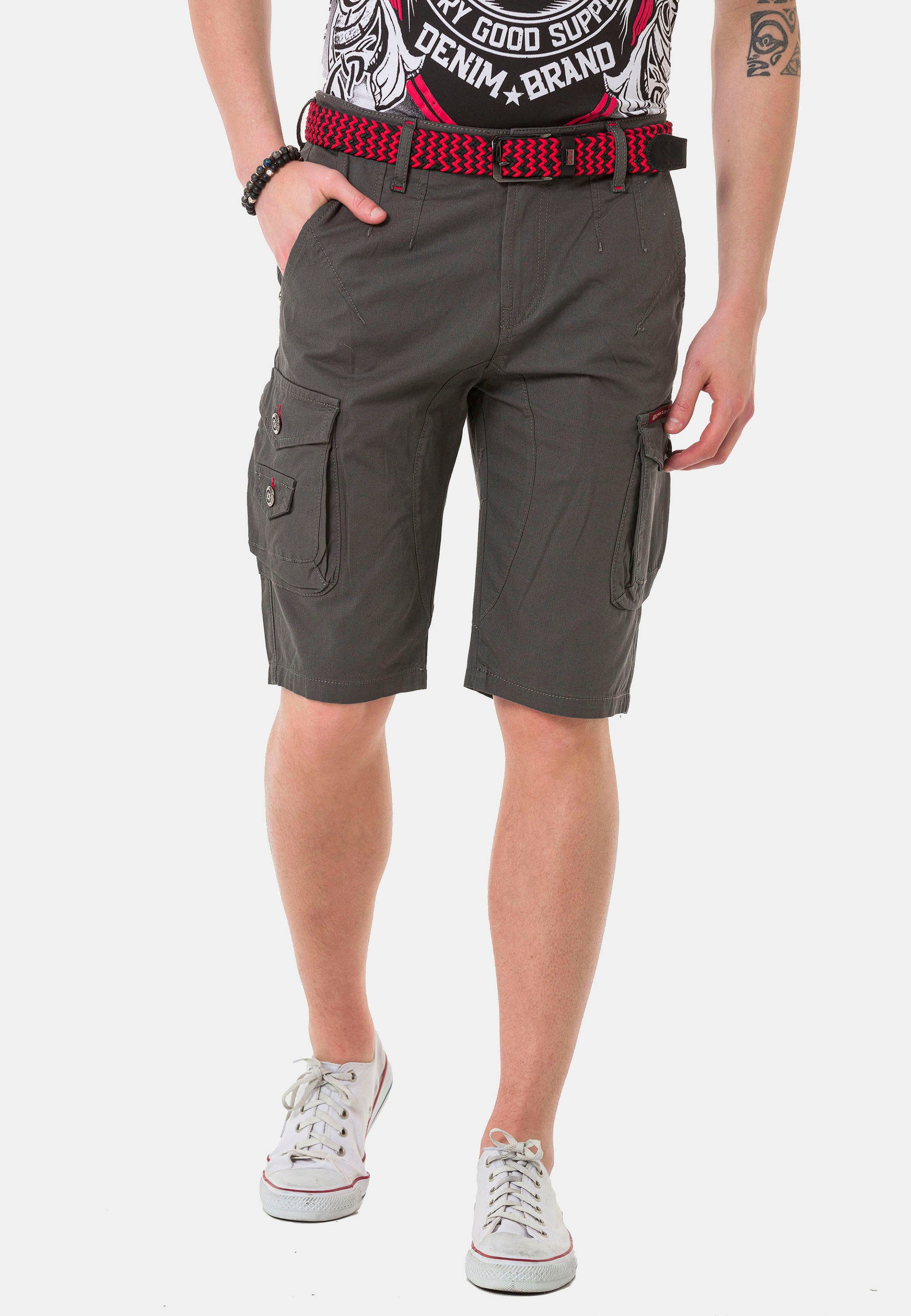 Cipo & Baxx Shorts mit praktischen Cargotaschen grau