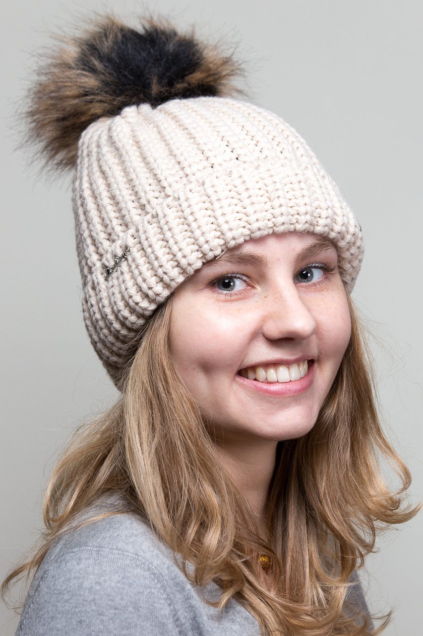 DanCarol Fellimitatmützen DCW-830B-Fleece Mütze mit Bomel Handarbeit mit Fleece gefüttert, als Hingucker hat sie eine Bommel.