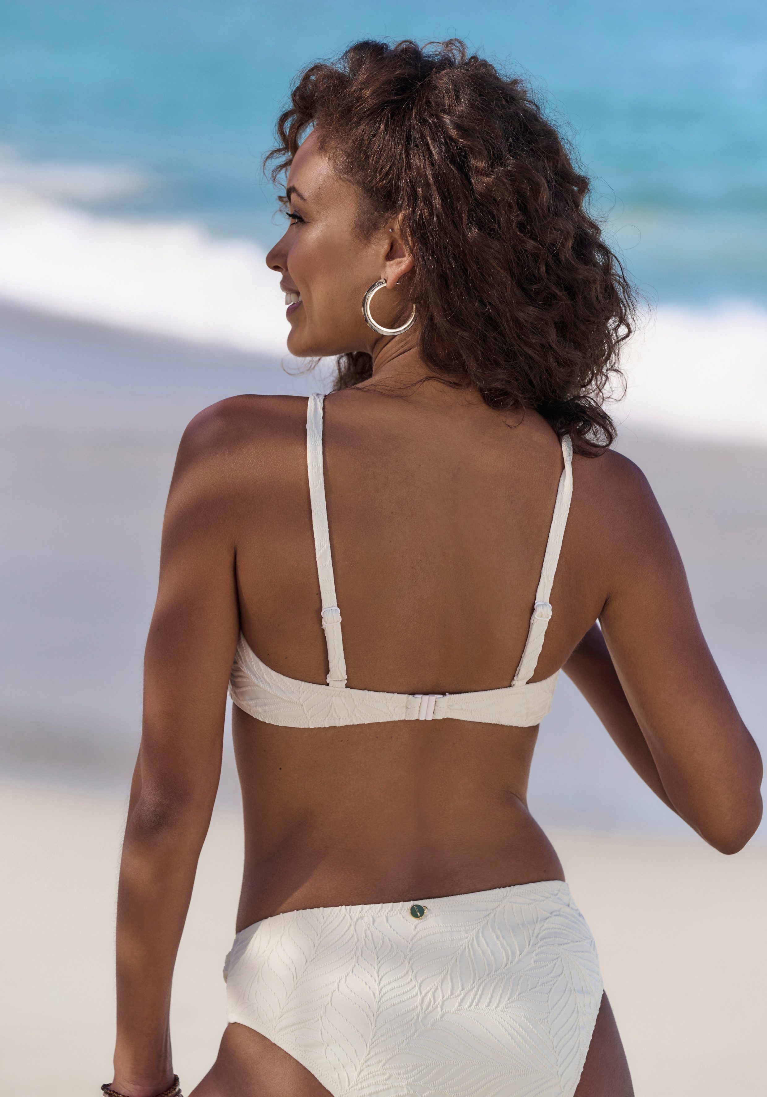 LASCANA Bügel-Bandeau-Bikini-Top Fay, aus eleganter Strukturware