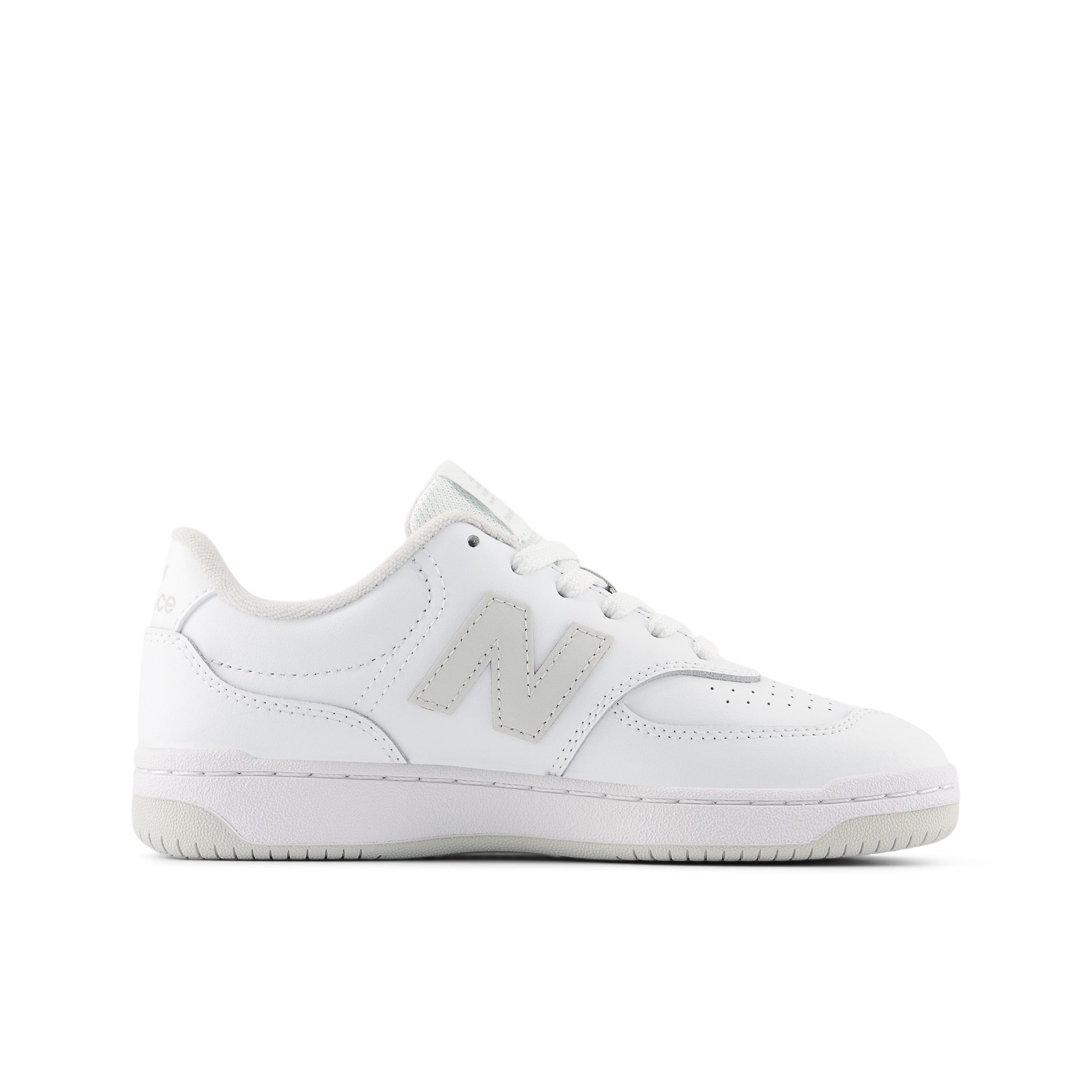 New Balance BB80 Sneaker für Kinder und Jugendliche entwickelt, mit Gummilaufsohle